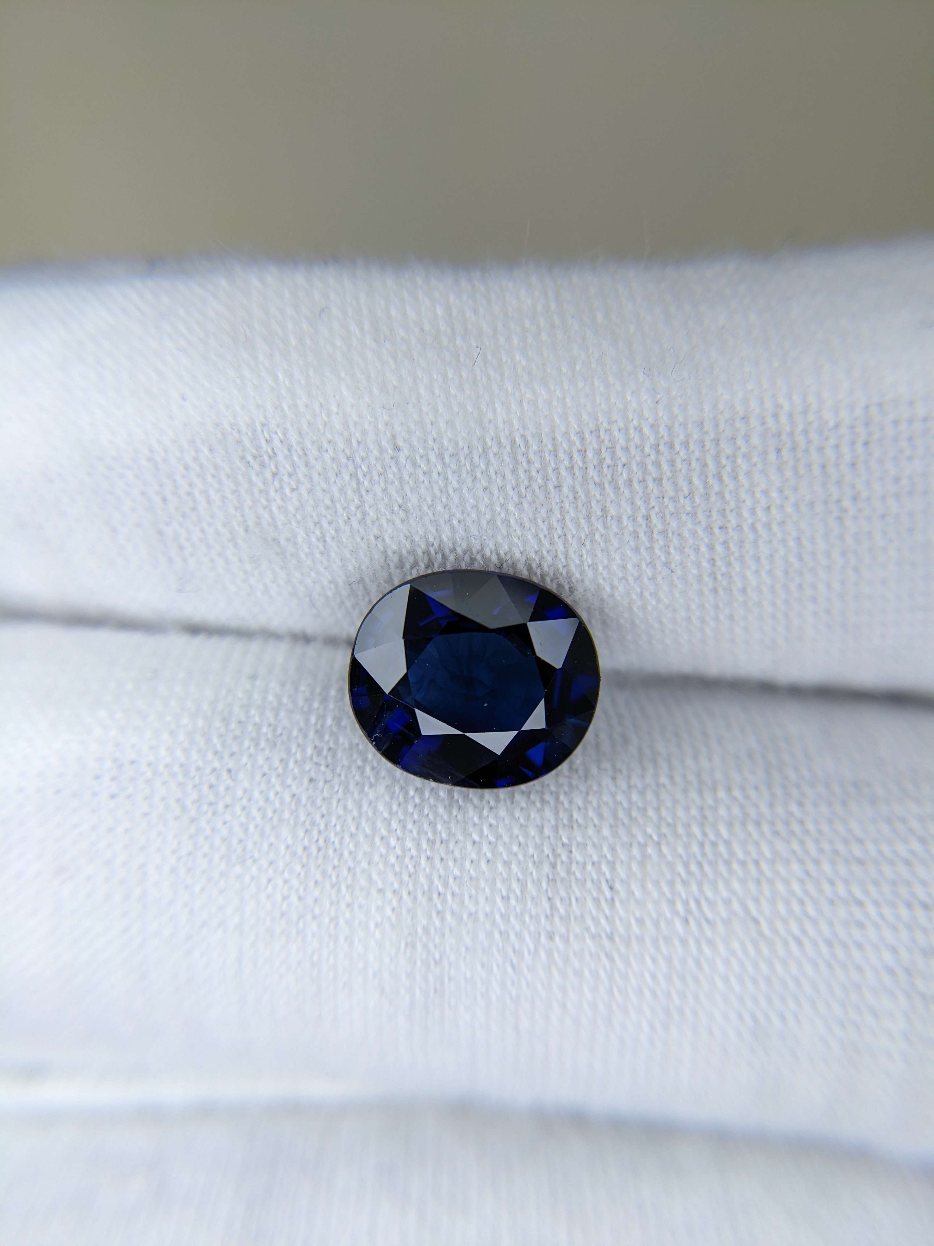 Blue Sapphire Oval: 3.64ct