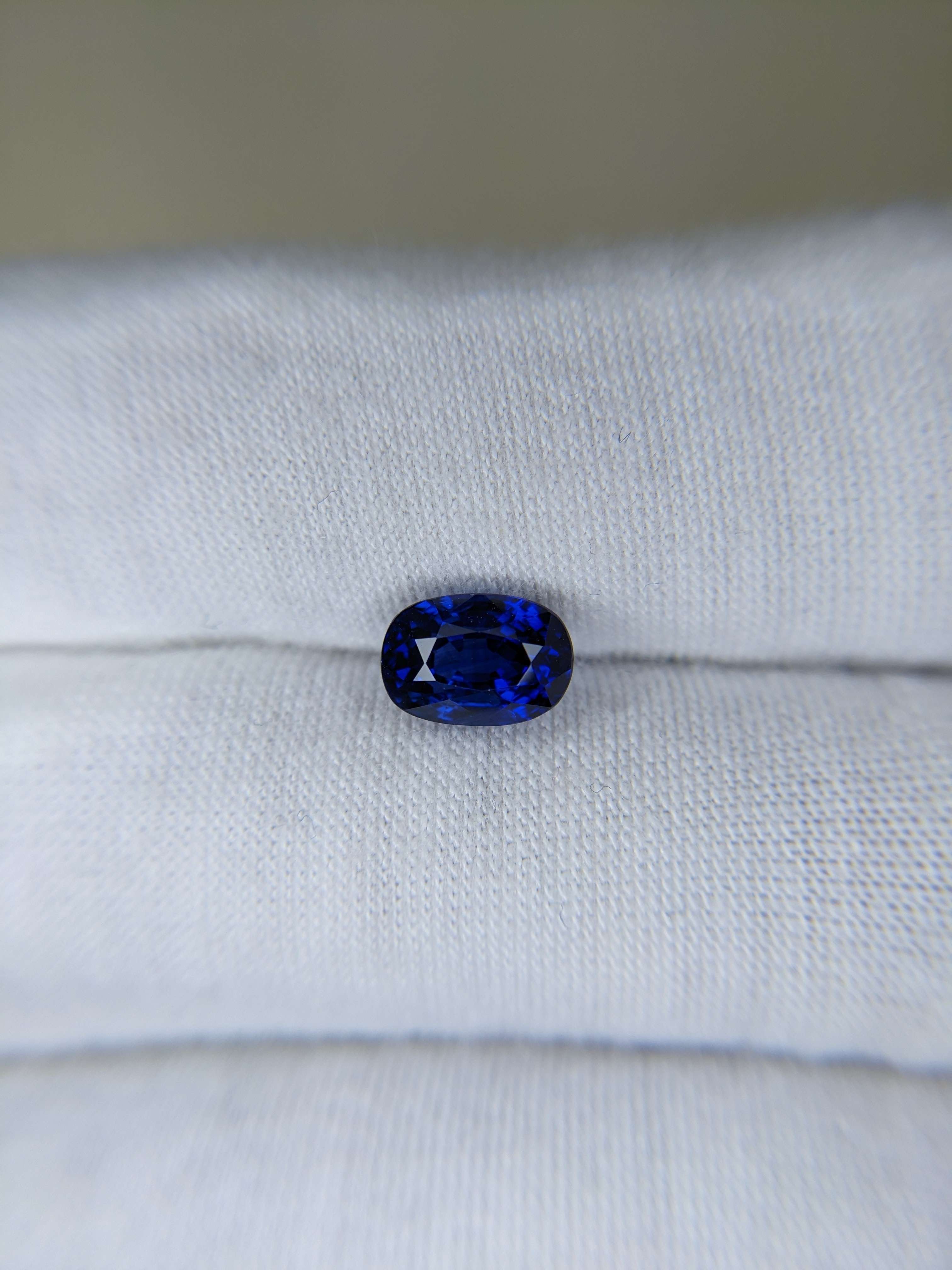 Blue Sapphire Oval: 2.74ct