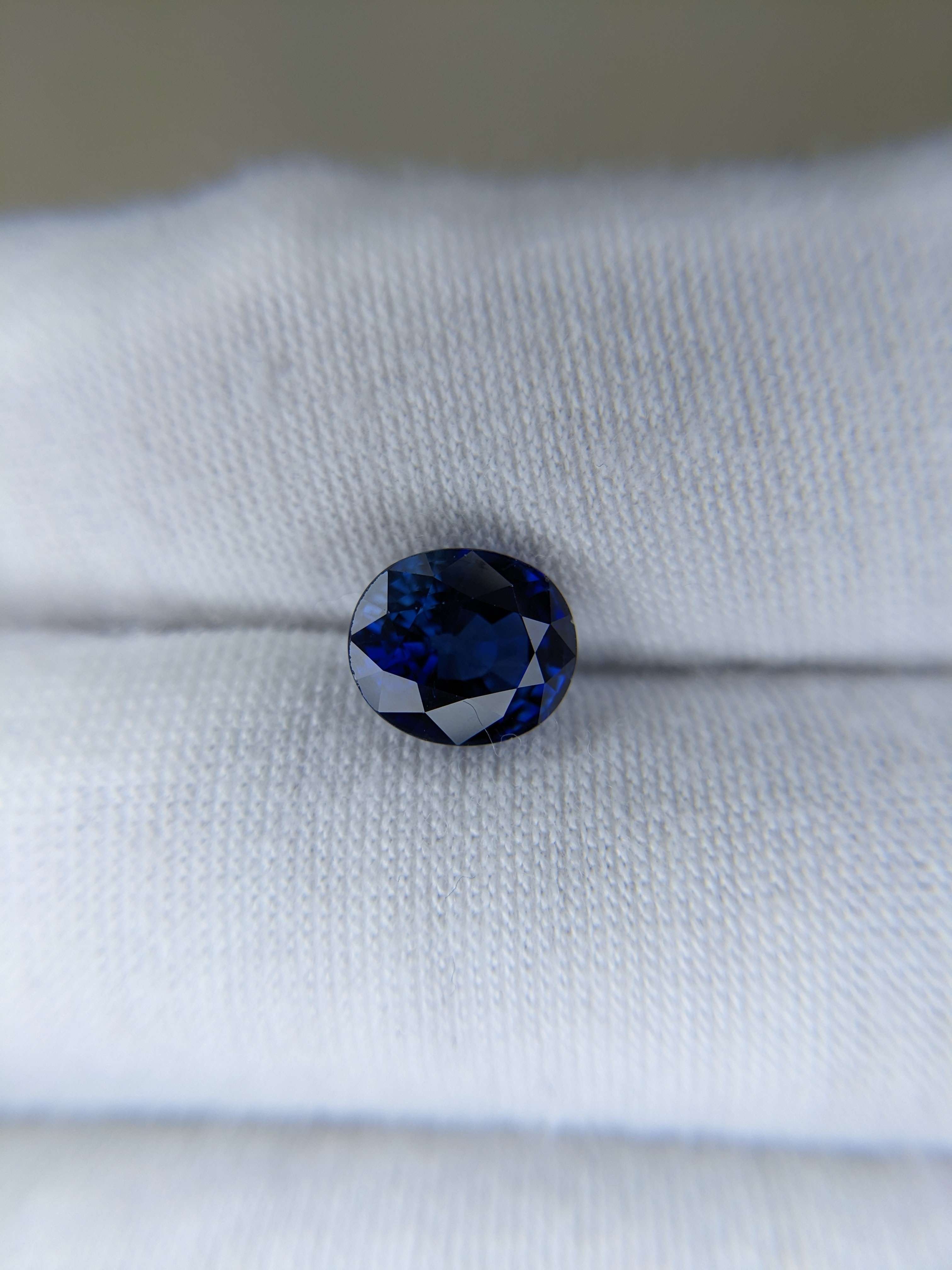 Blue Sapphire Oval: 2.98ct