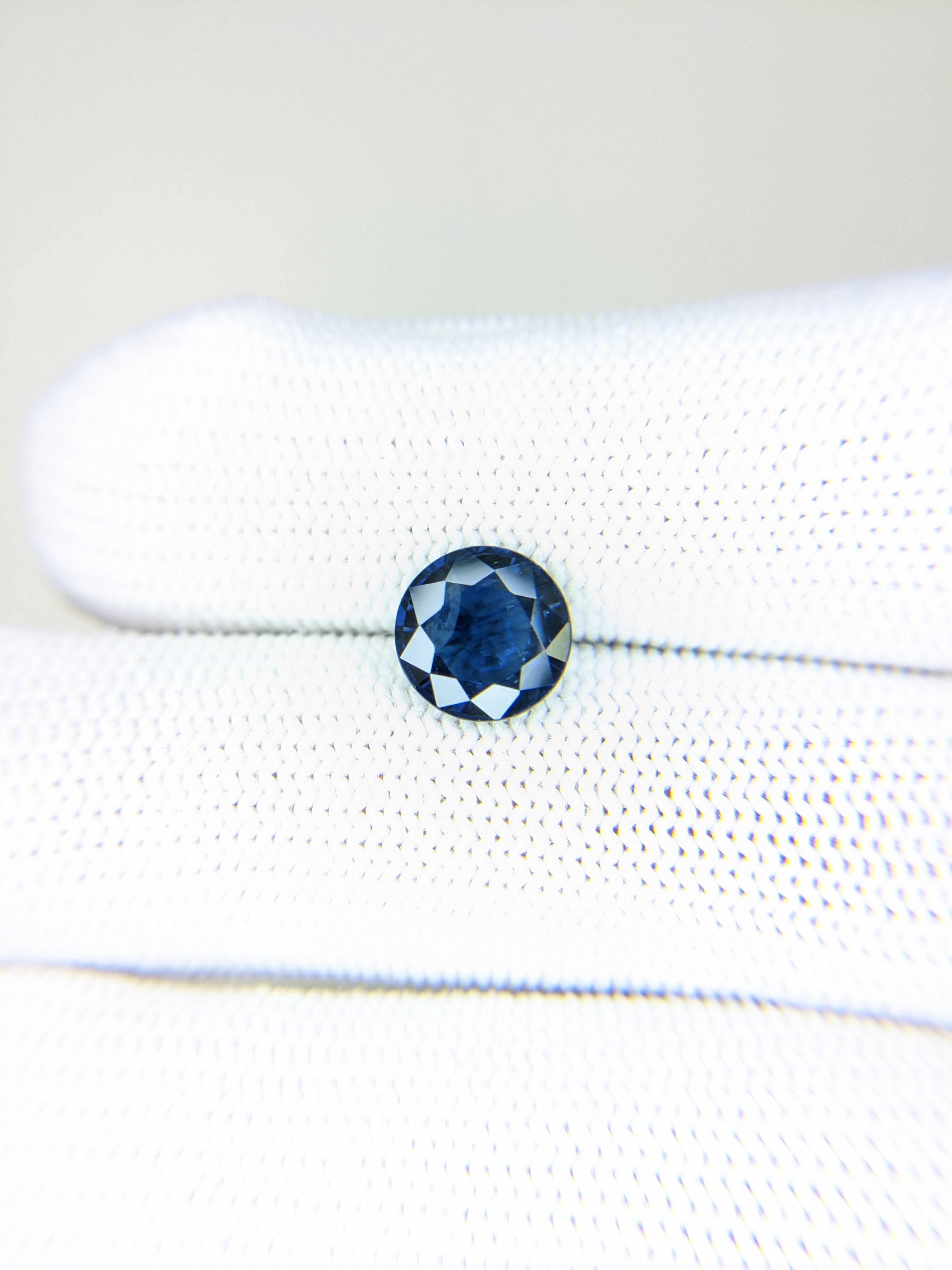 Sapphire Round: 2.82ct