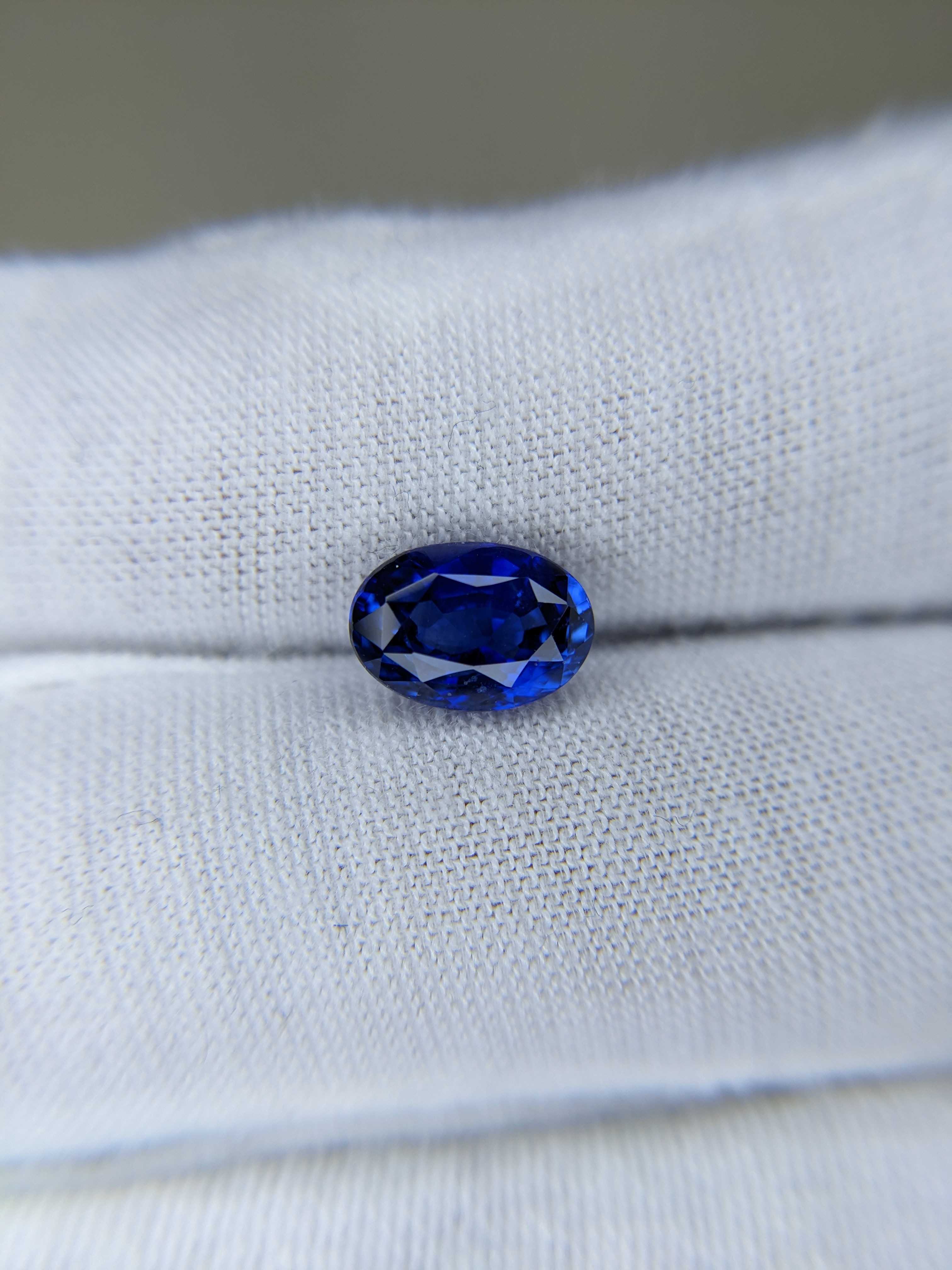 Blue Sapphire Oval : 2.97ct