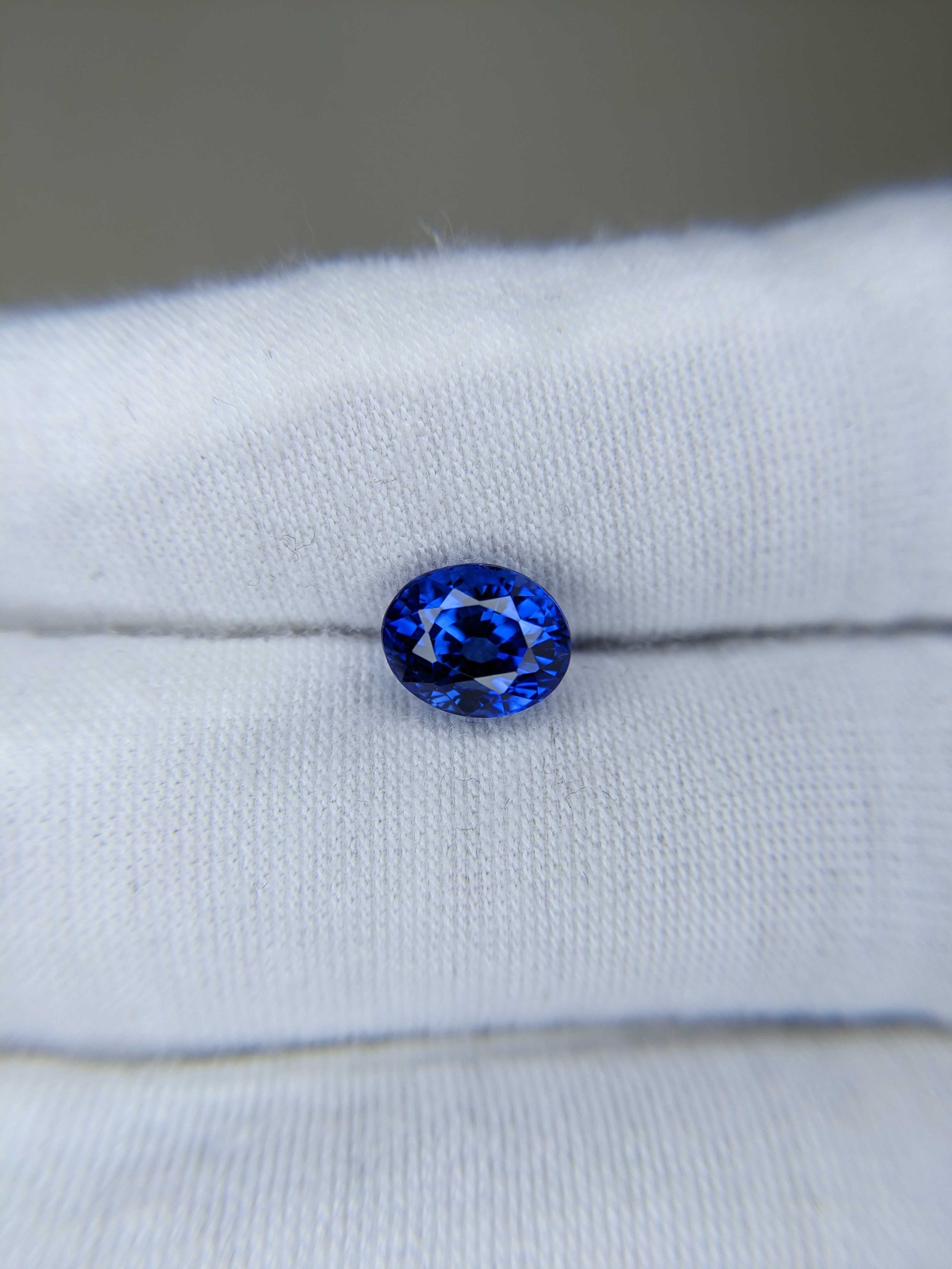 Blue Sapphire Oval: 3.05ct