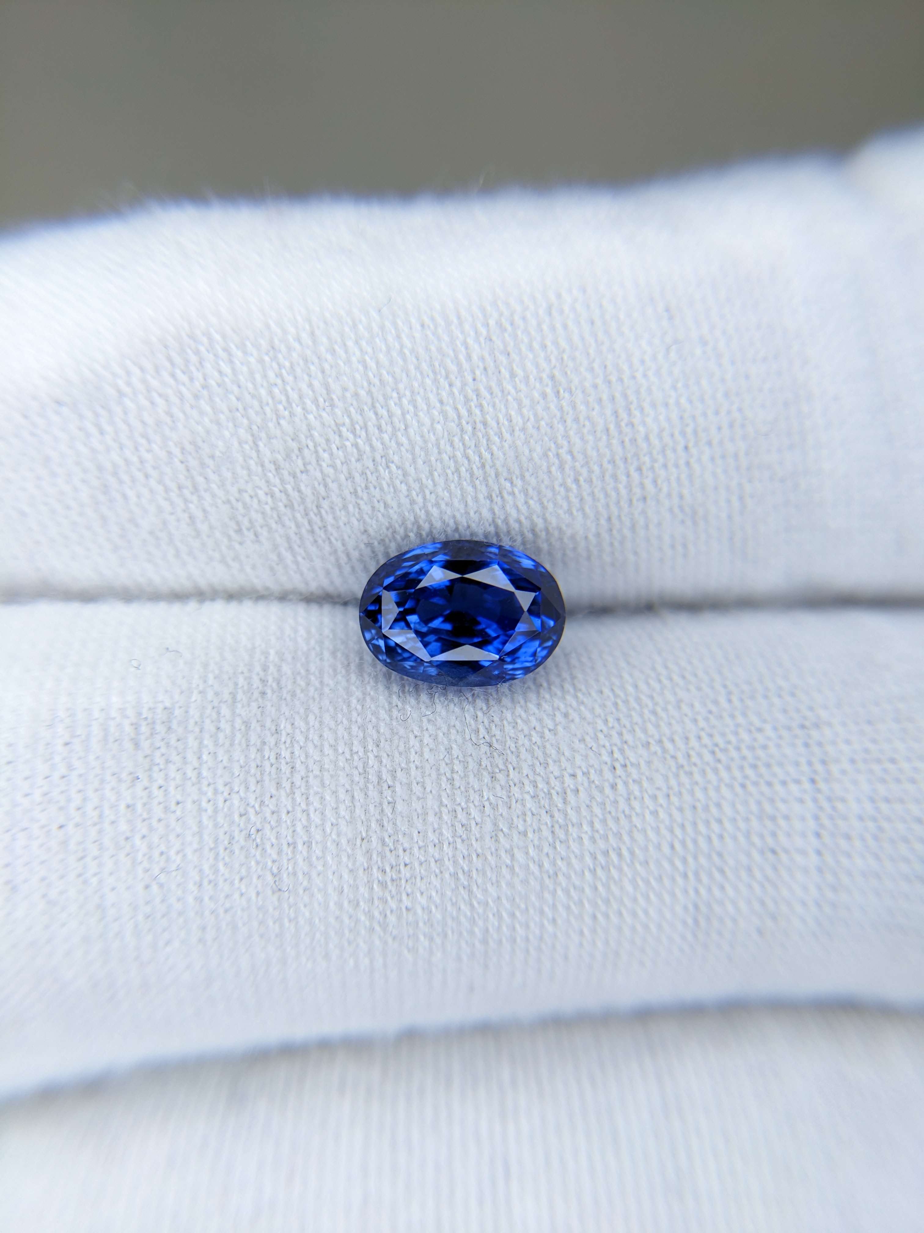 Blue Sapphire Oval: 3.17ct