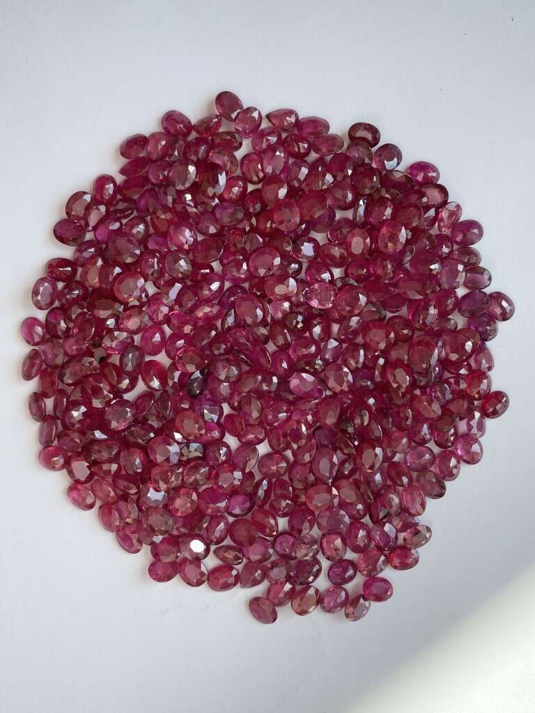 Ruby-Oval: 5mm x 4mm