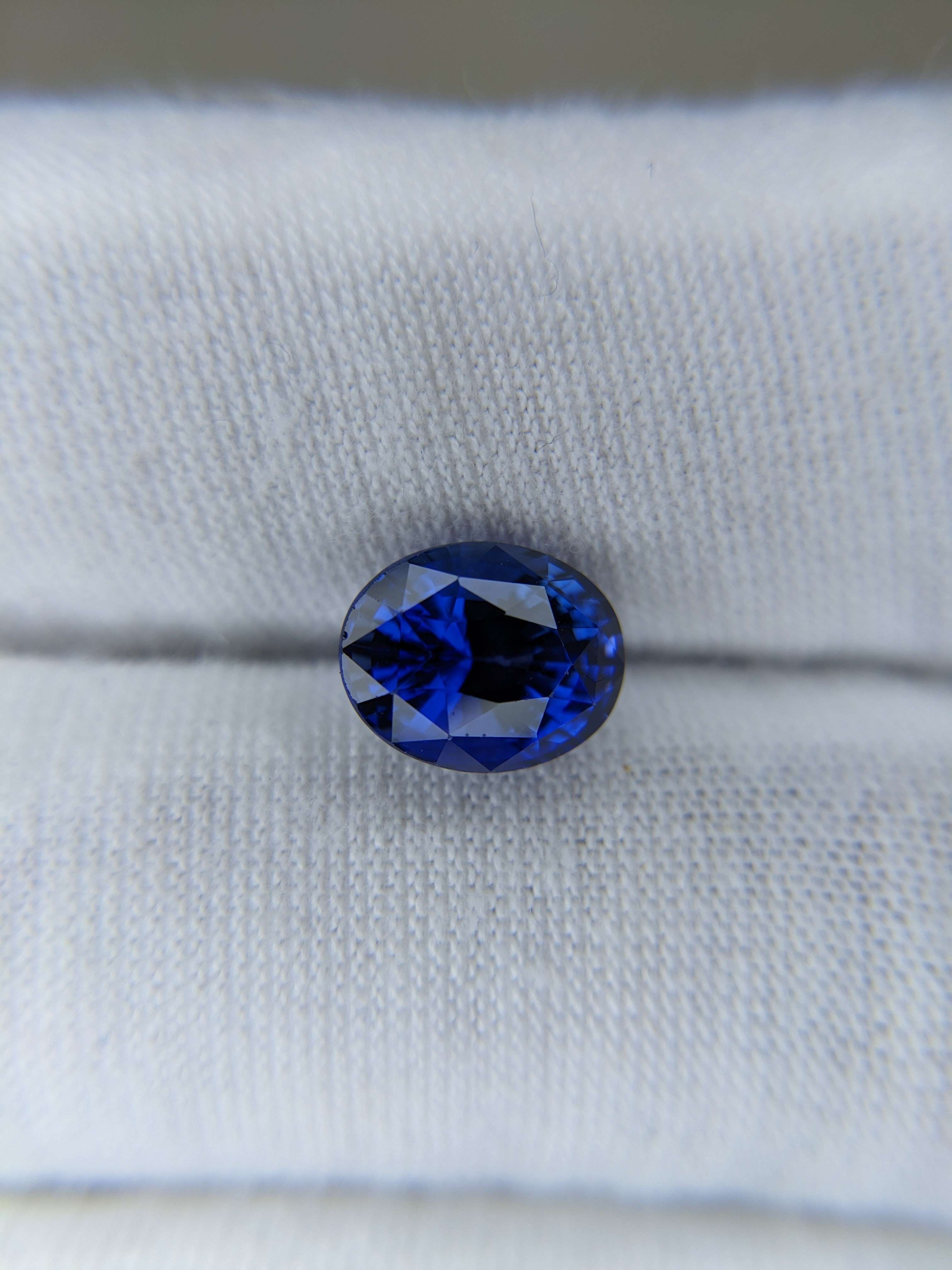 Blue Sapphire Oval: 3.33ct