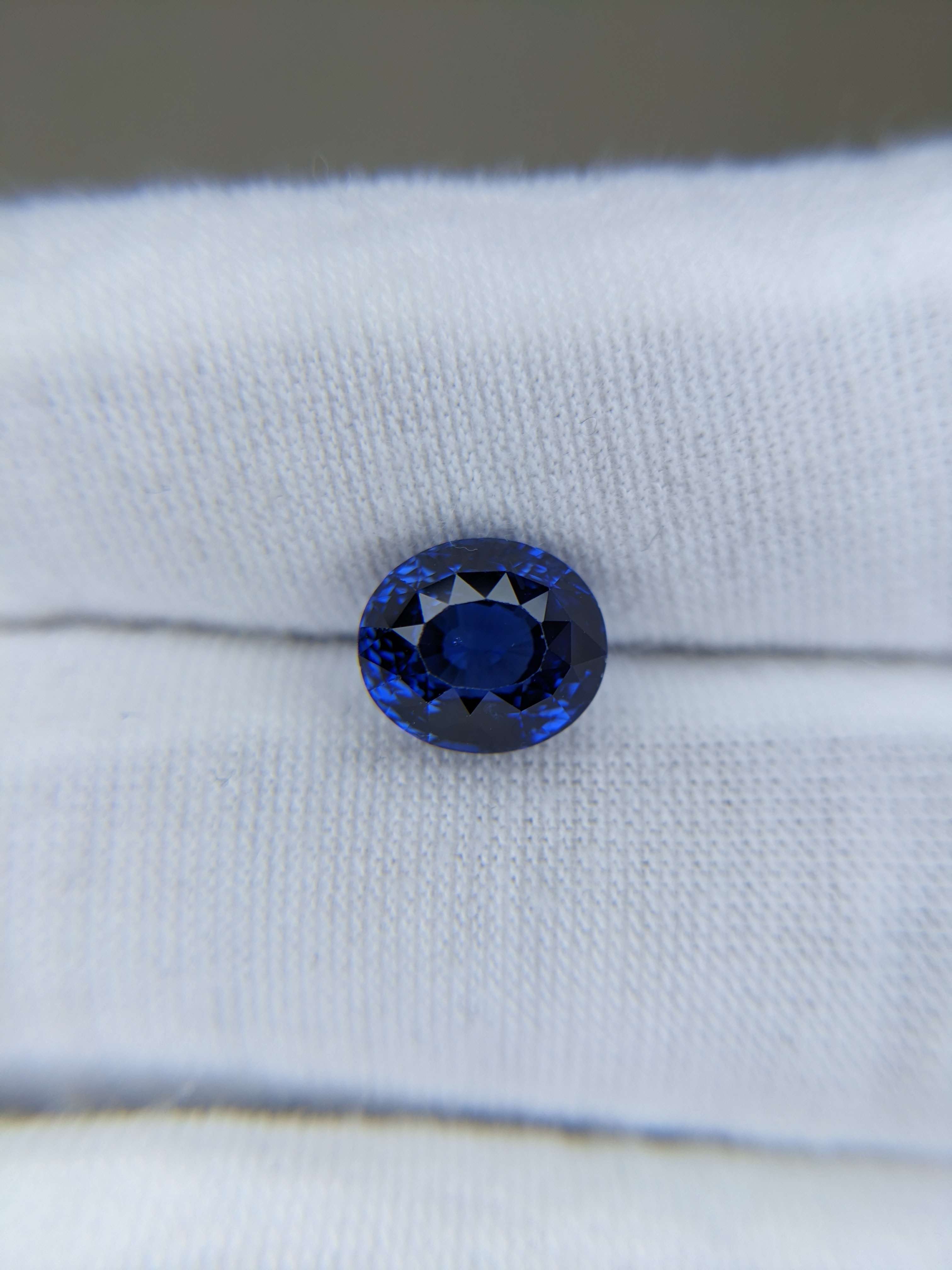 Blue Sapphire Oval: 3.6ct