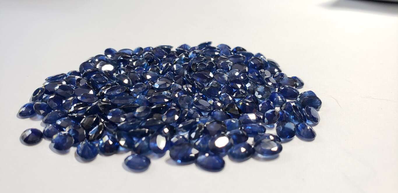 Blue Sapphire-Oval: 7mm x 5mm