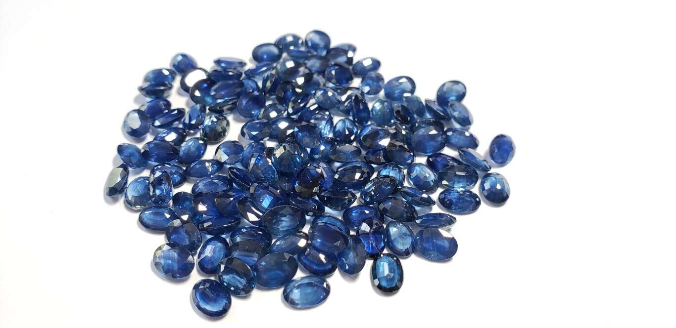 Blue Sapphire-Oval: 7mm x 5mm