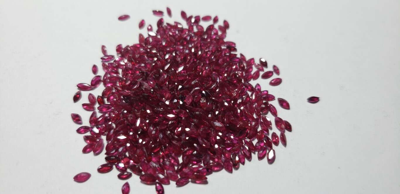 Ruby Marquise: 4mm x 2mm