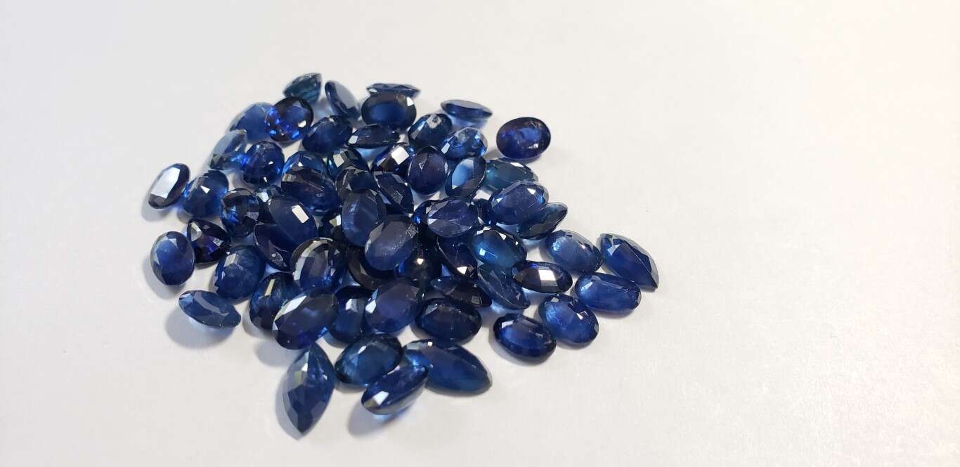 Blue Sapphire-Oval: 7mm x 5mm