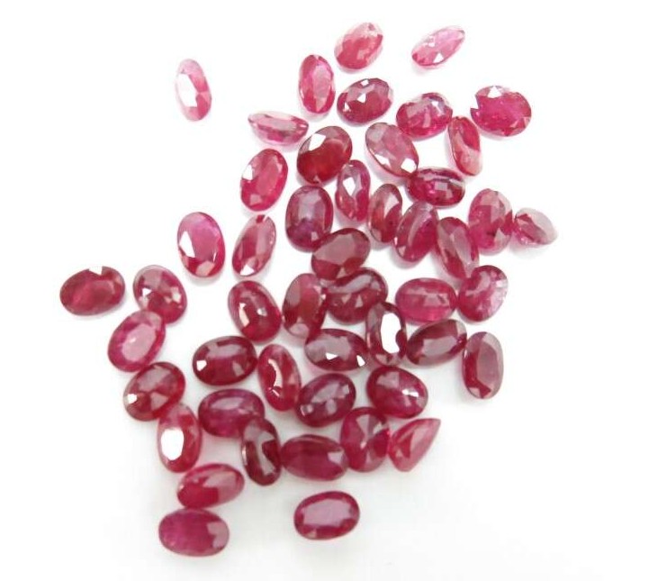Ruby-Oval: 7mm x 5mm