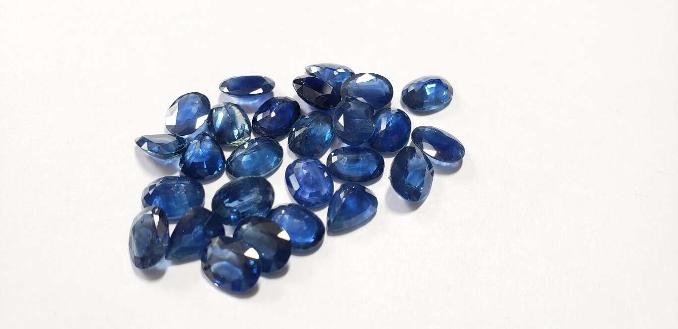 Blue Sapphire-Oval: 8mm x 6mm