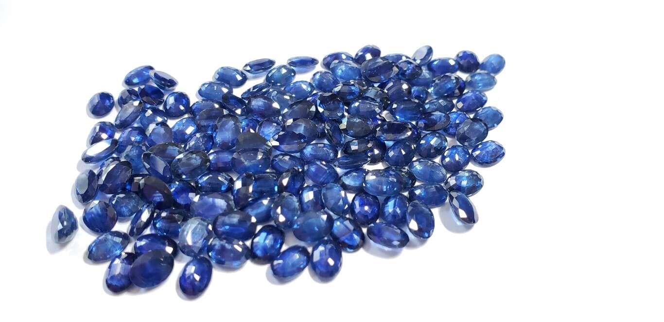 Blue Sapphire-Oval: 7mm x 5mm