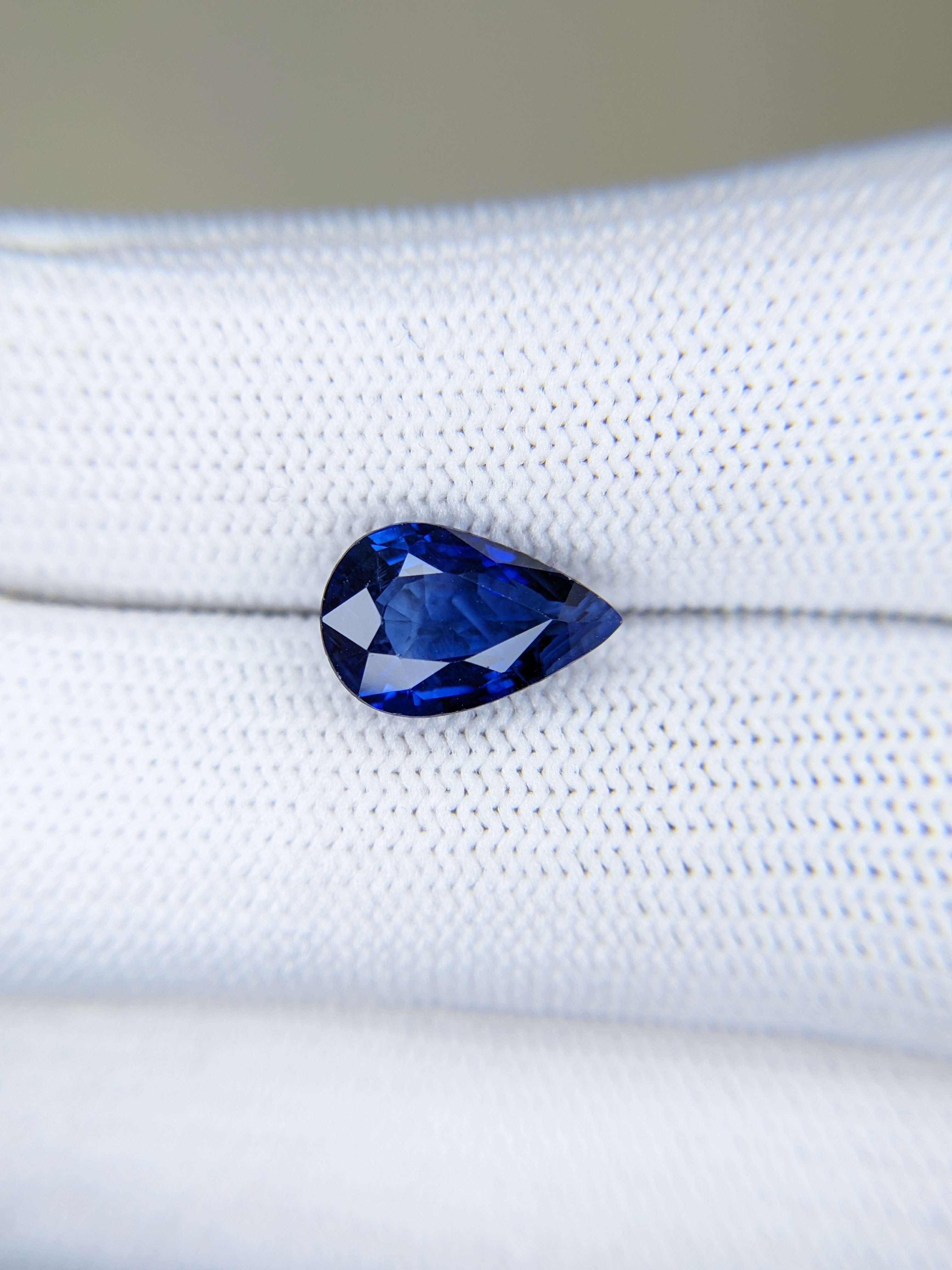 Sapphire Pear: 4.08ct