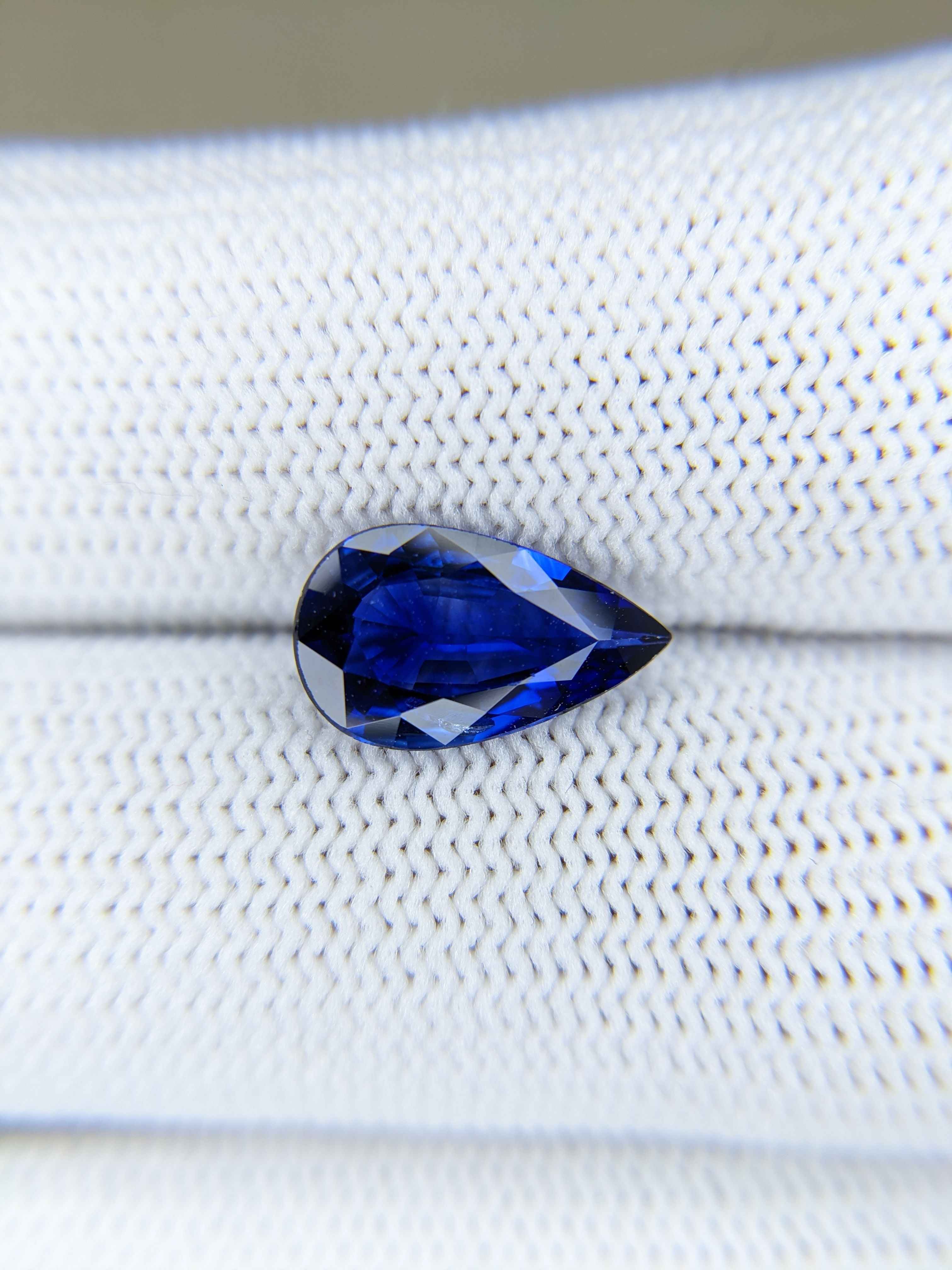 Sapphire Pear: 2.57ct