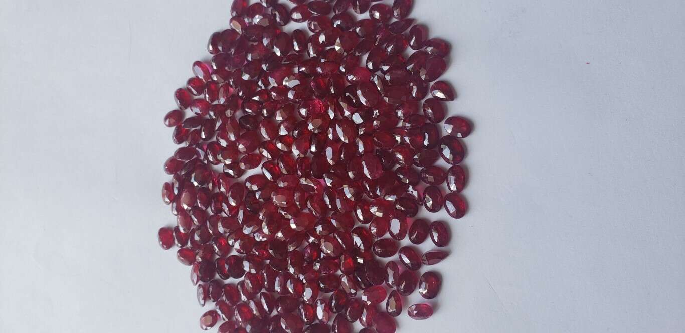 Ruby-Oval: 7mm x 5mm