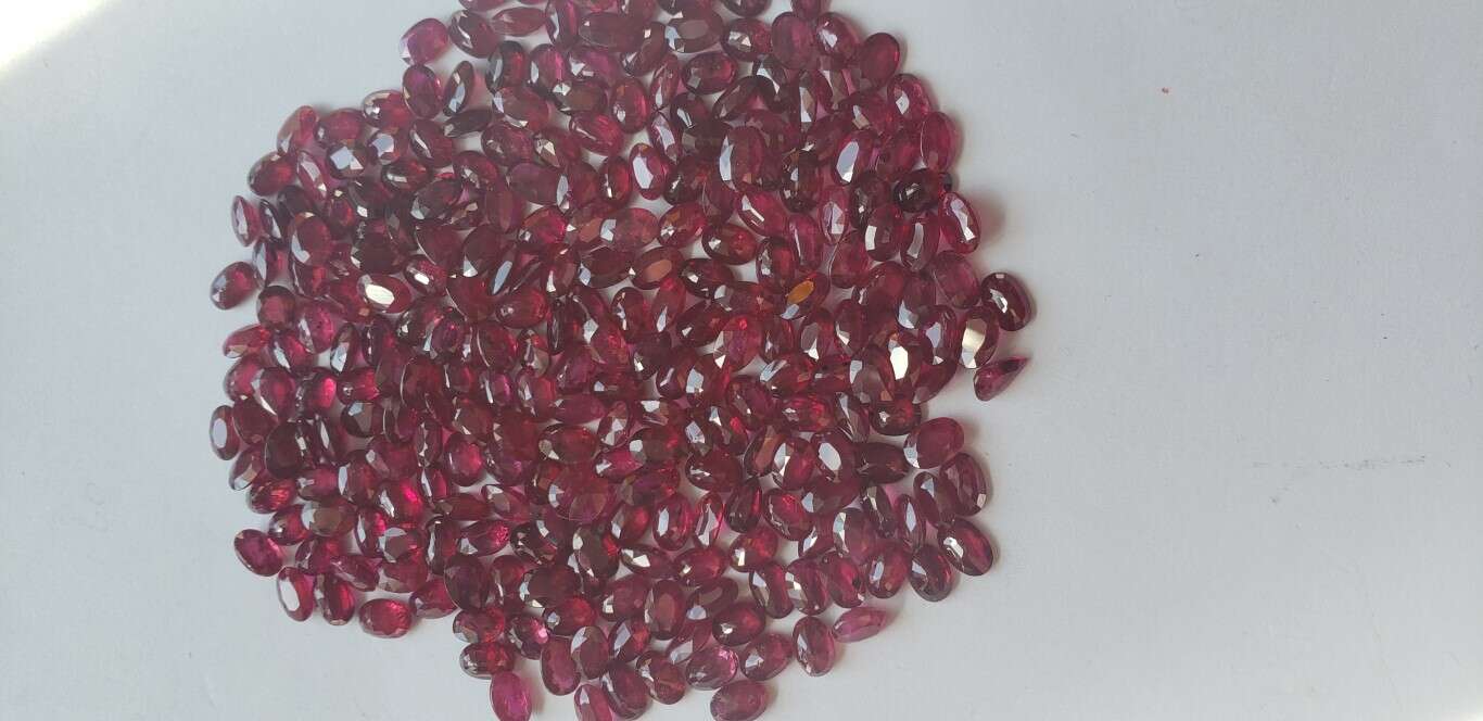 Ruby-Oval: 6mm x 4mm