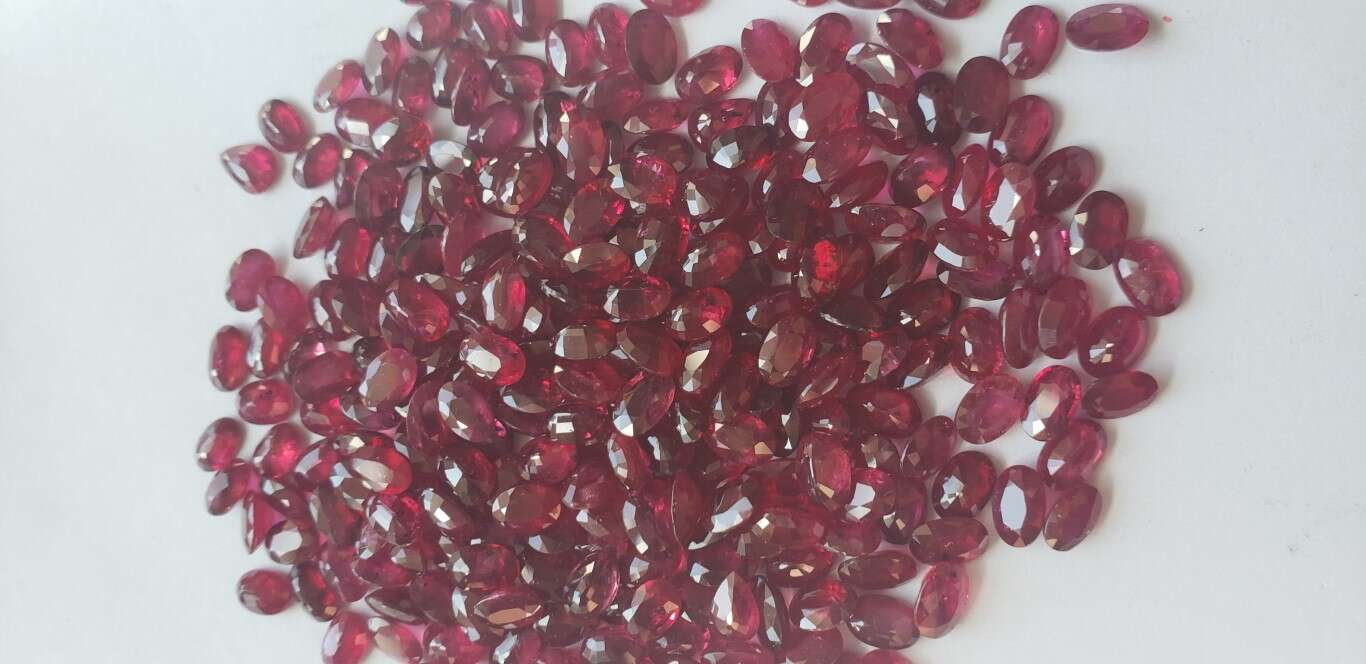 Ruby-Oval: 6mm x 4mm