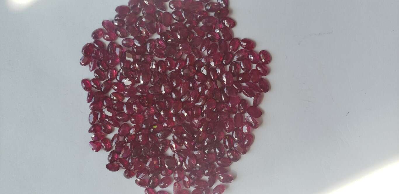Ruby-Oval: 6mm x 4mm