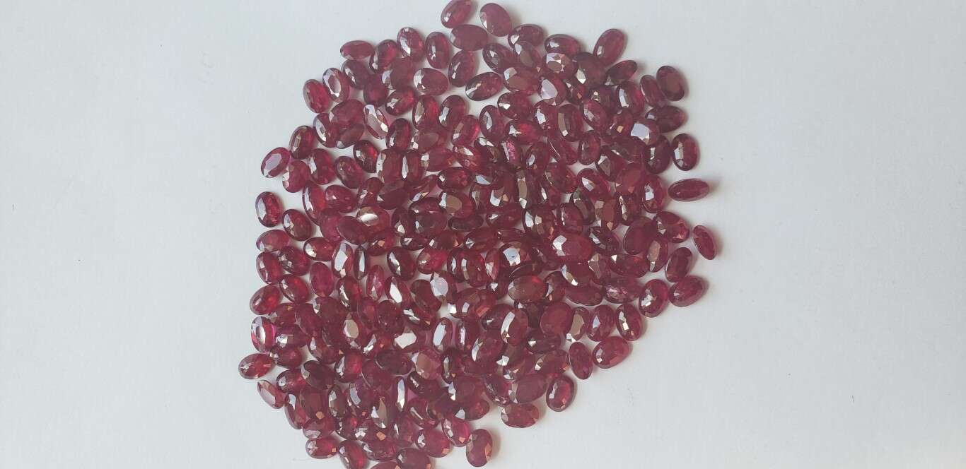 Ruby-Oval: 6mm x 4mm