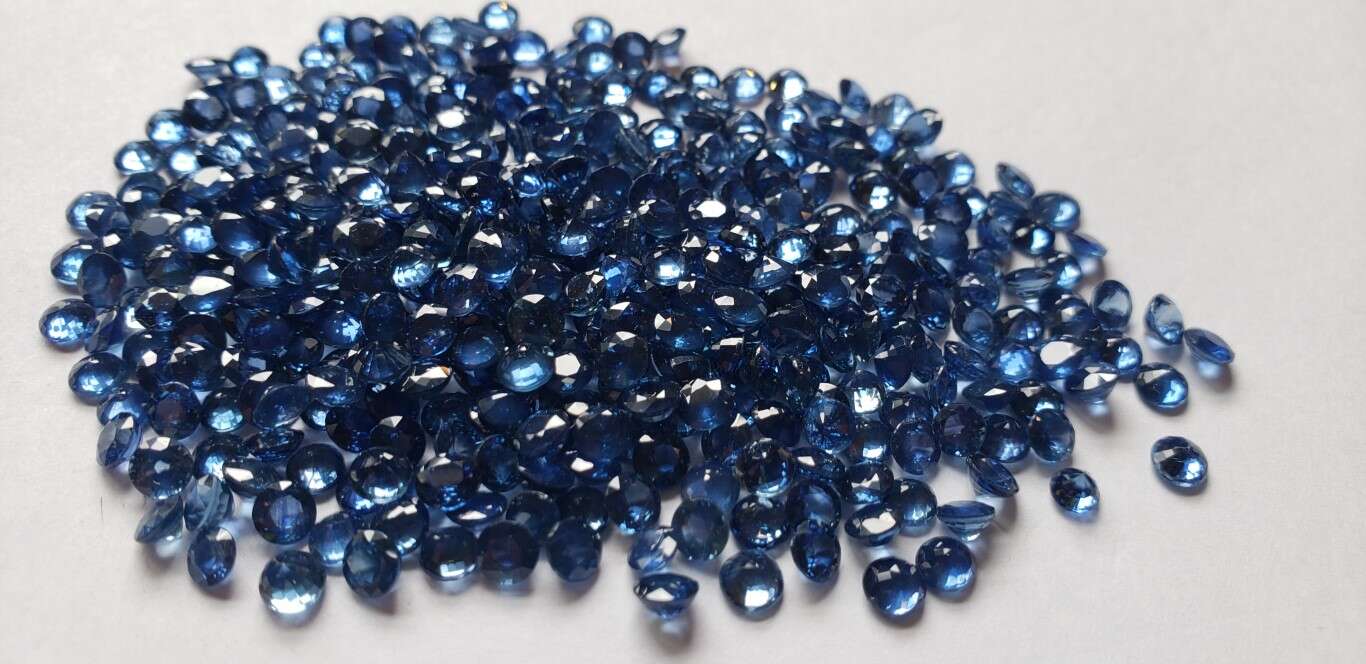 Blue Sapphire Round: 4mm