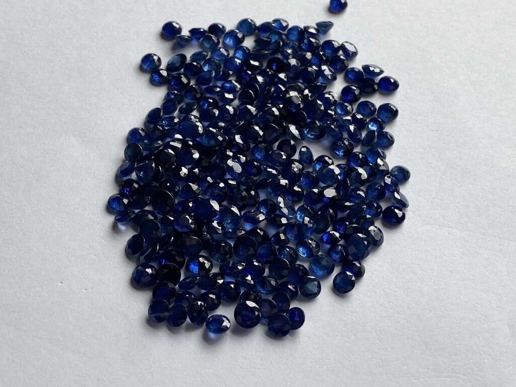 Blue Sapphire Round: 4mm