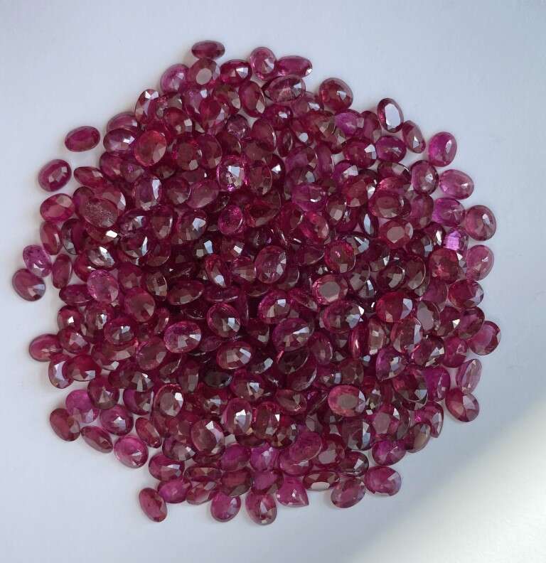 Ruby-Oval: 5mm x 4mm