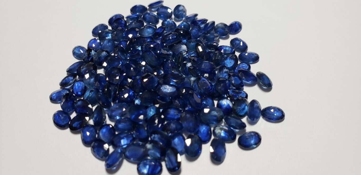 Blue Sapphire Oval: 7mm x 5mm