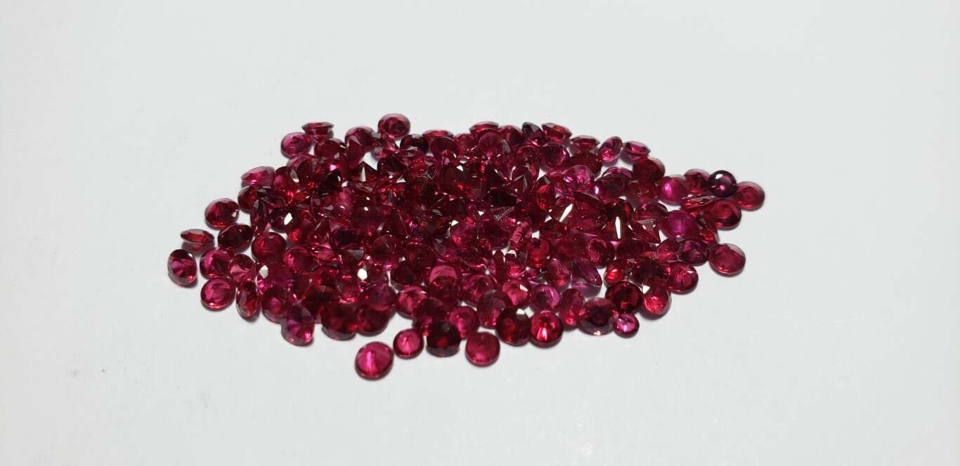 Ruby Round: 2.8mm - 3.3mm