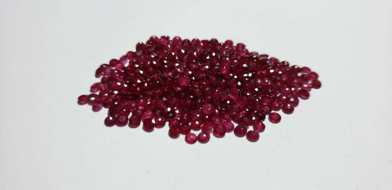 Ruby Round: 2.5mm - 3mm