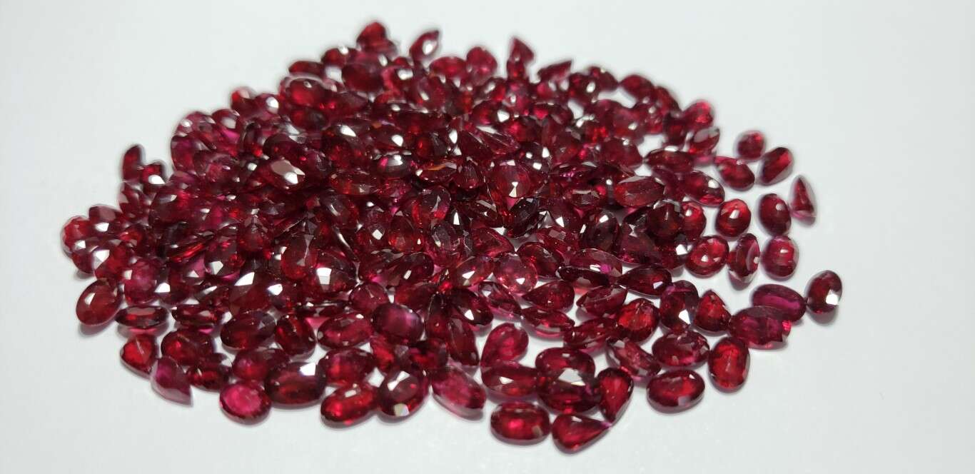 Ruby Oval: 6mm x 4mm