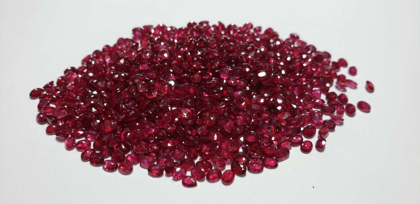 Ruby Oval: 4mm x 3mm