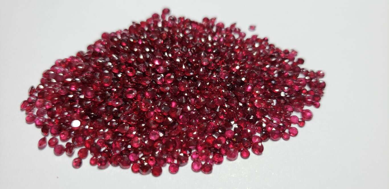 Ruby Round: 2mm - 3mm