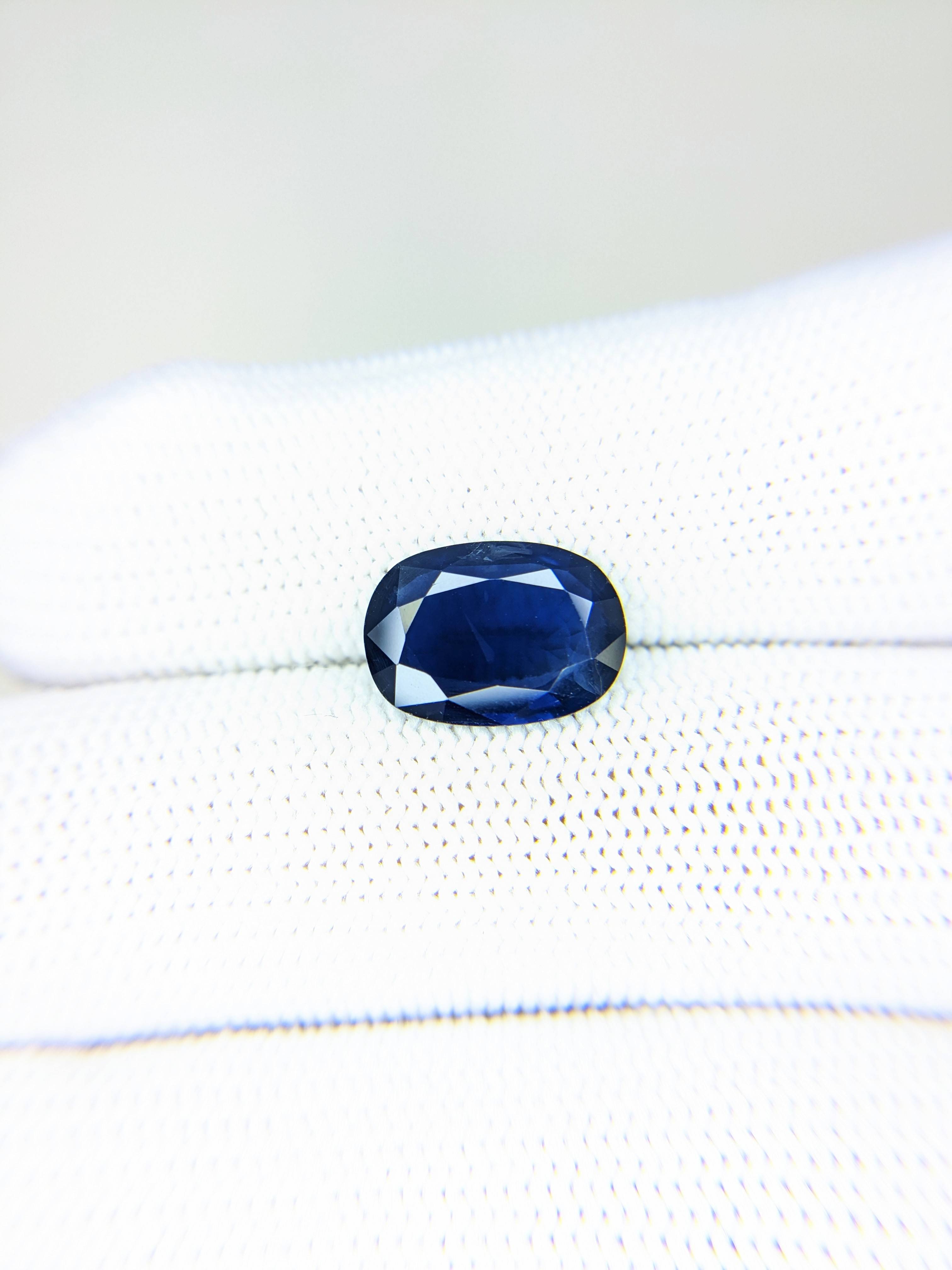 Sapphire Oval: 4.19ct
