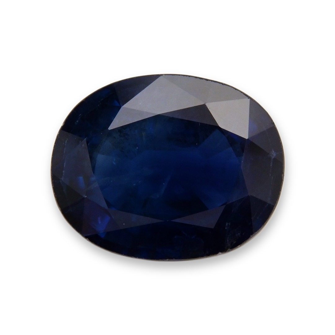 Sapphire Oval: 3.79ct