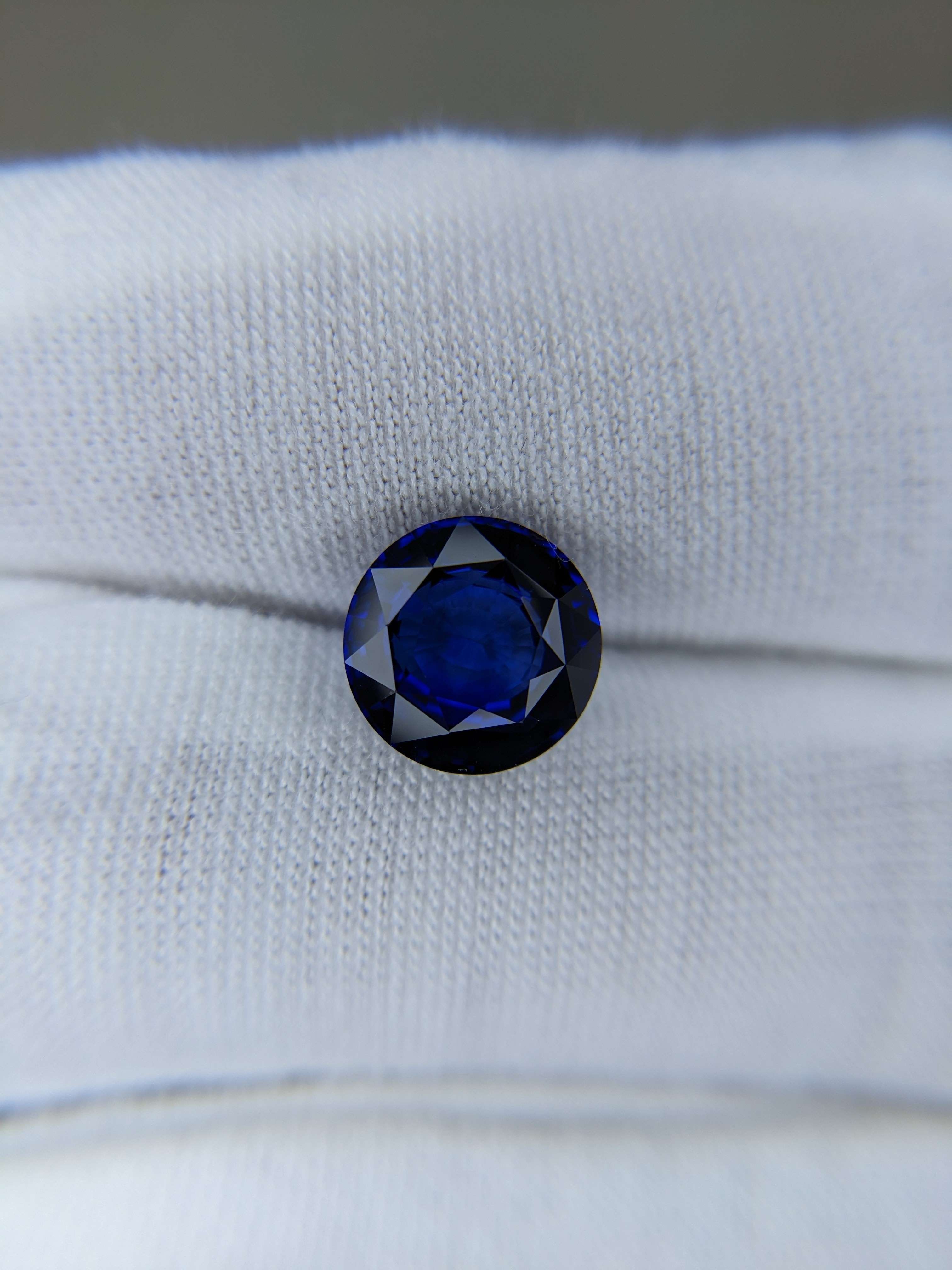 Blue Sapphire Round: 4.14ct