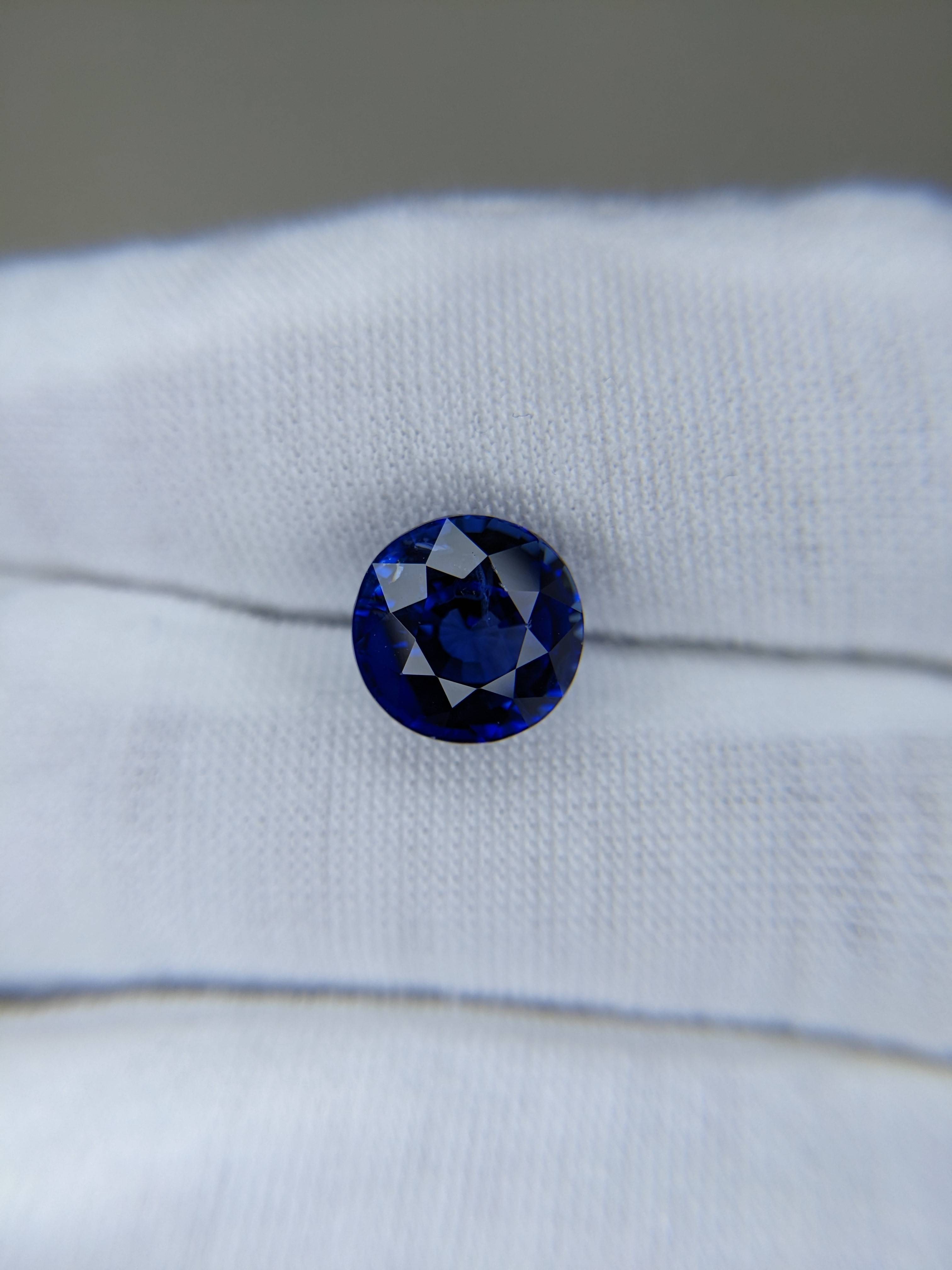 Blue Sapphire Round: 5.07ct