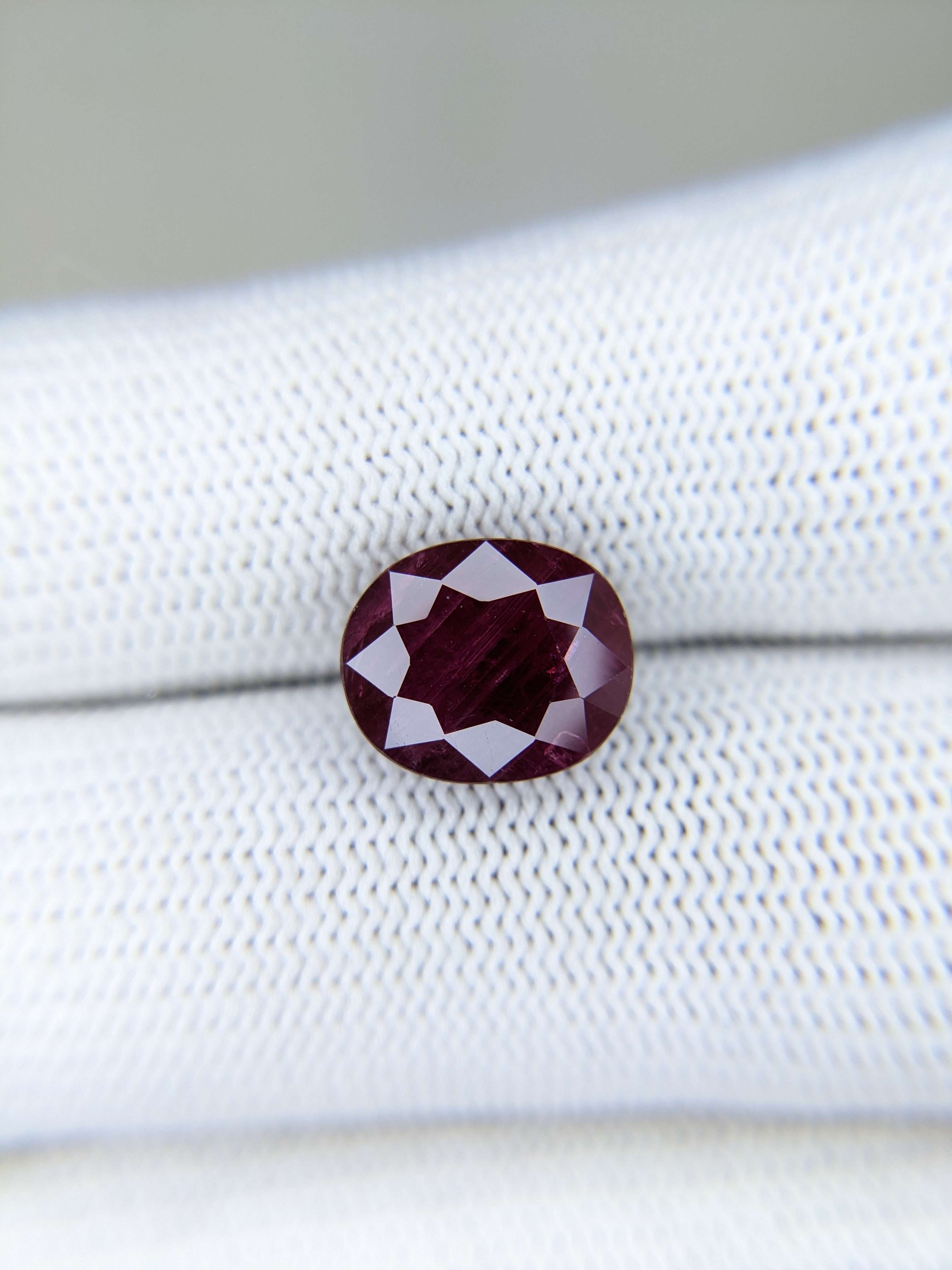 Ruby Oval: 5.14ct