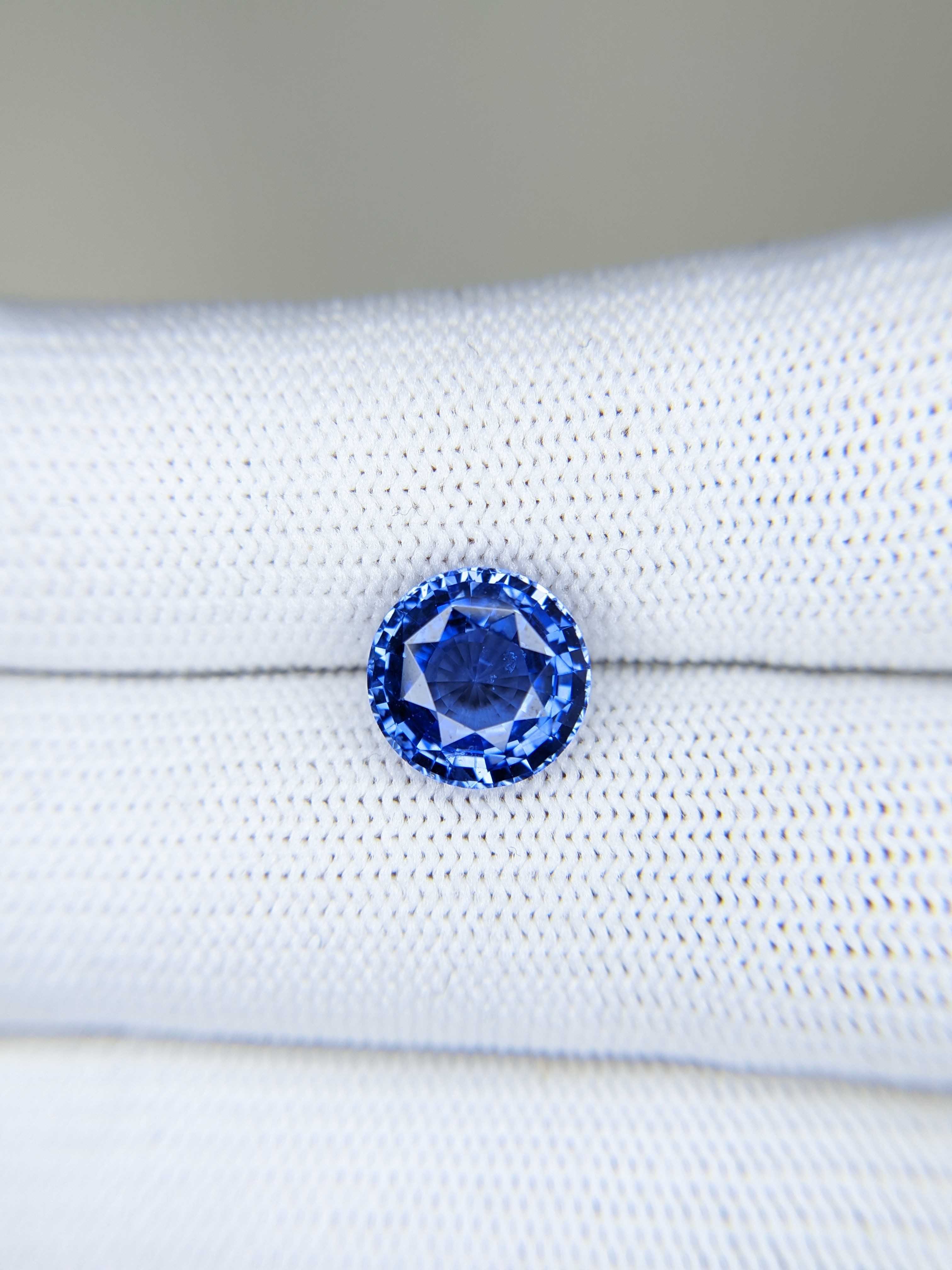 Sapphire Round: 3.95ct