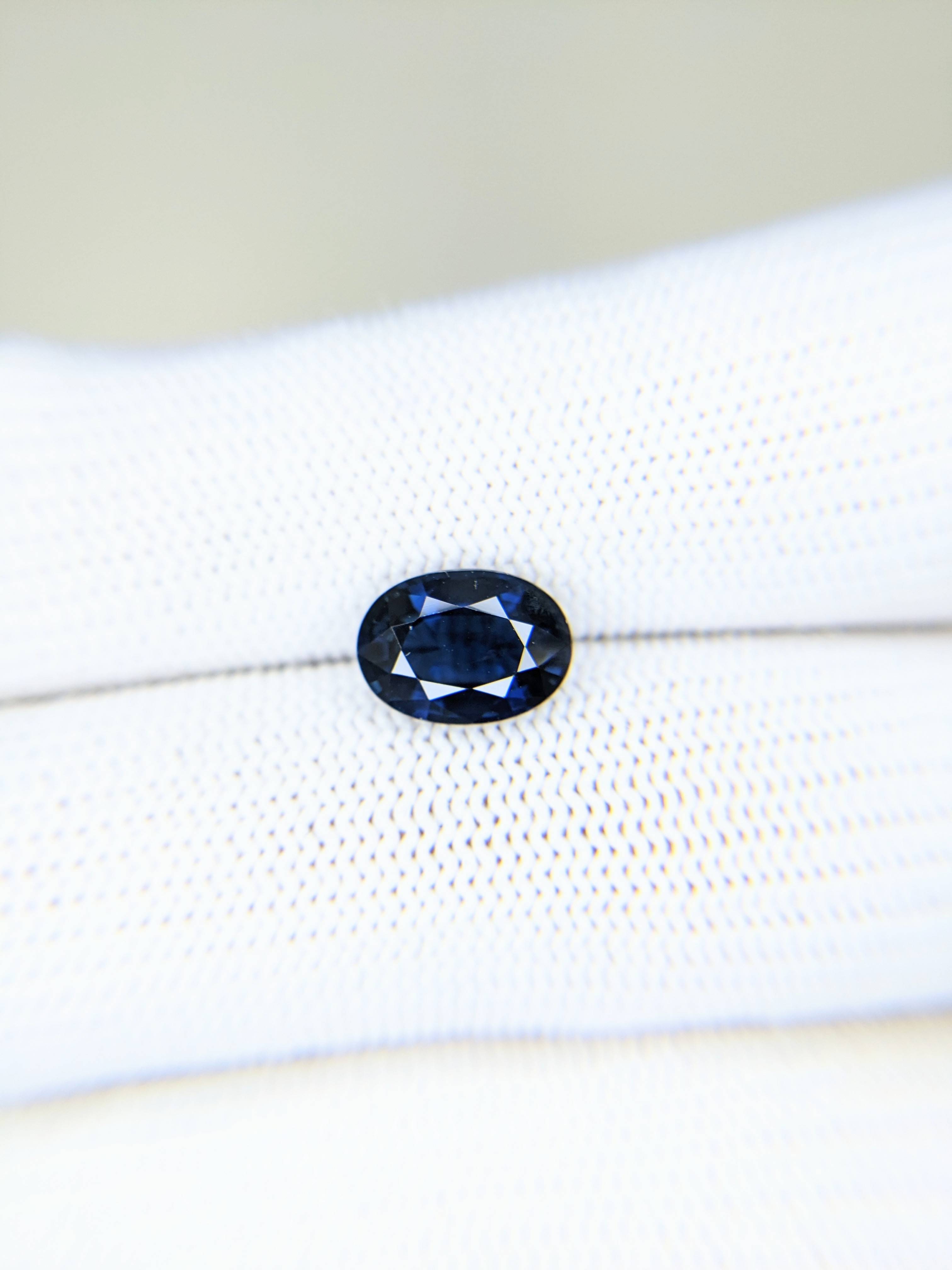 Sapphire Oval: 3.04ct