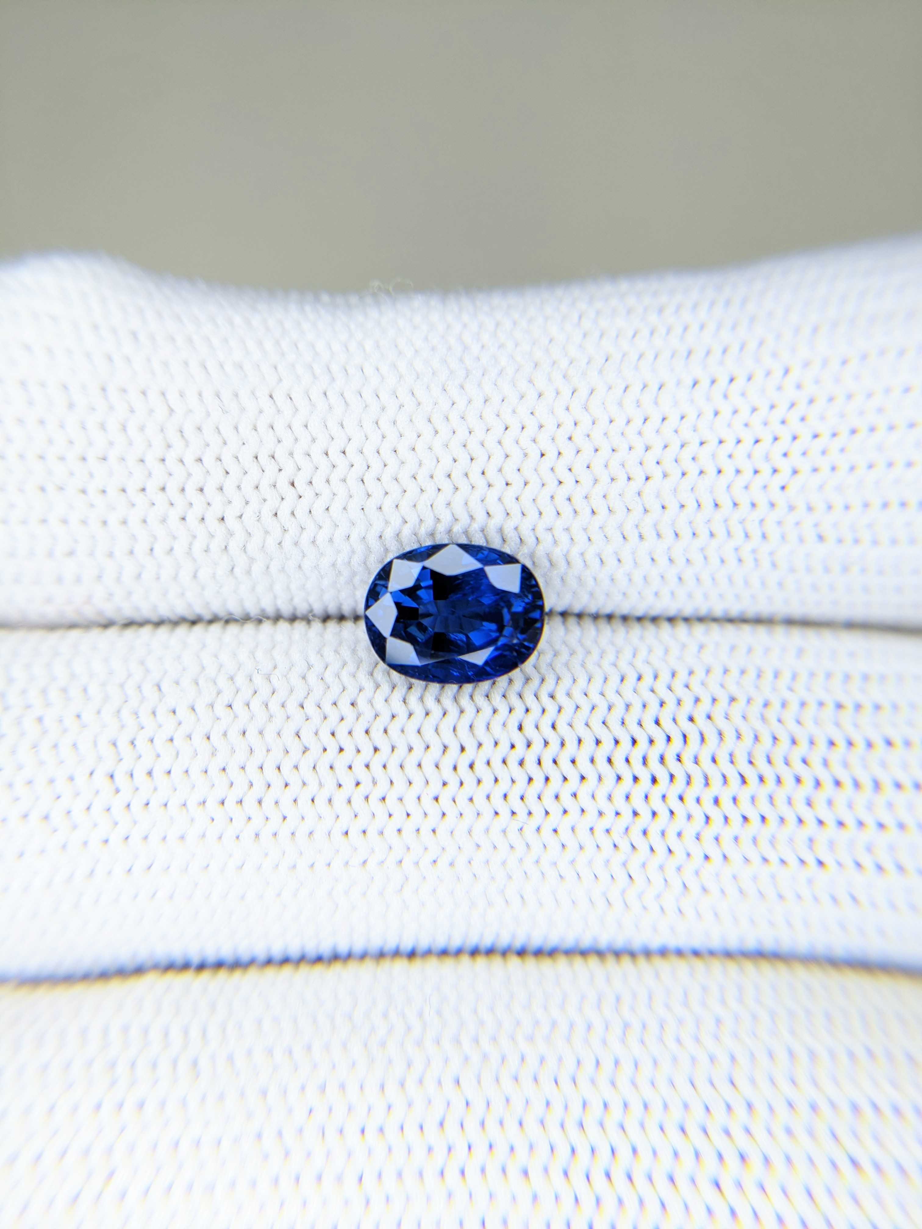 Sapphire Oval: 2.75ct