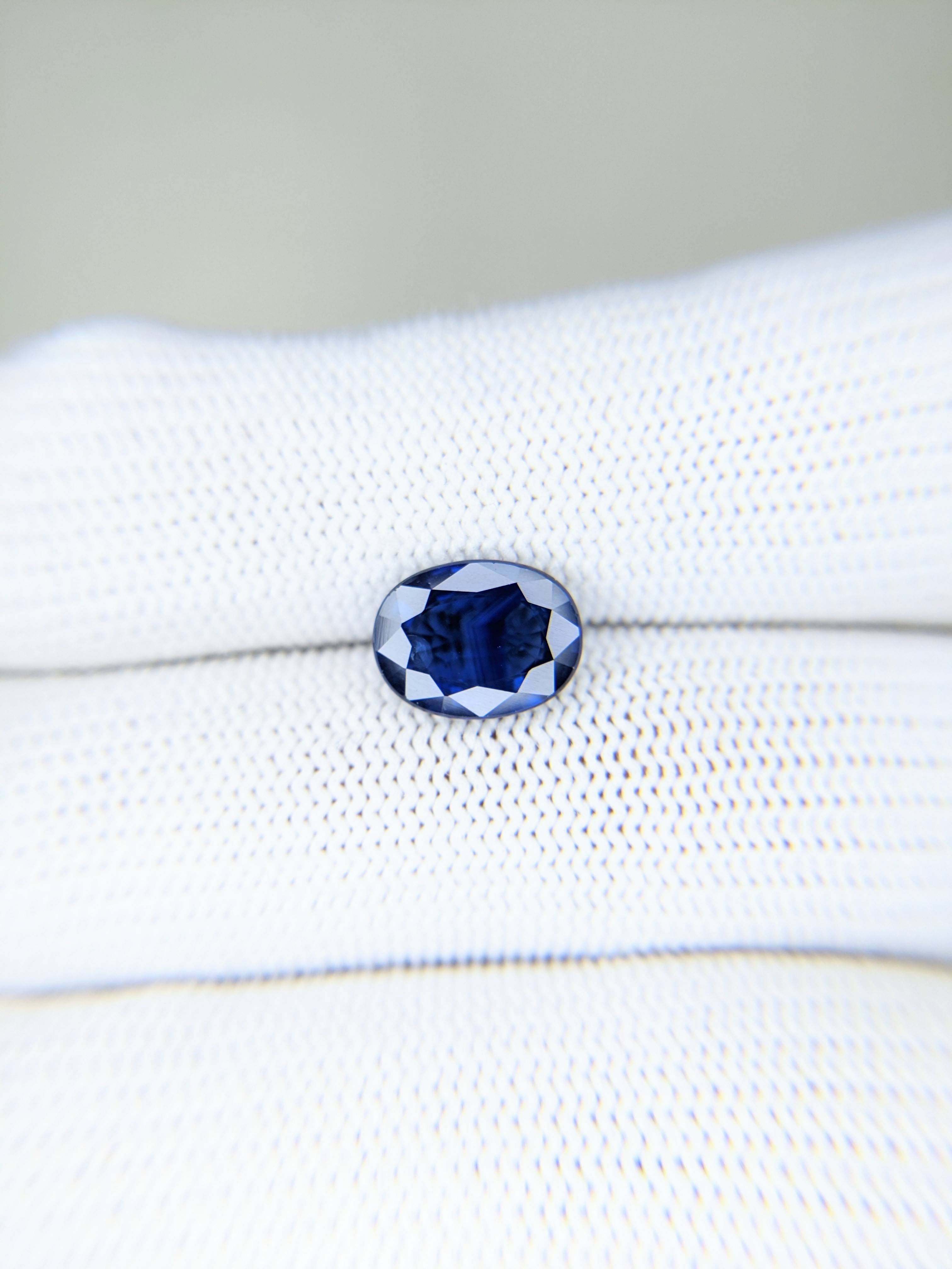Sapphire Oval: 3.20ct