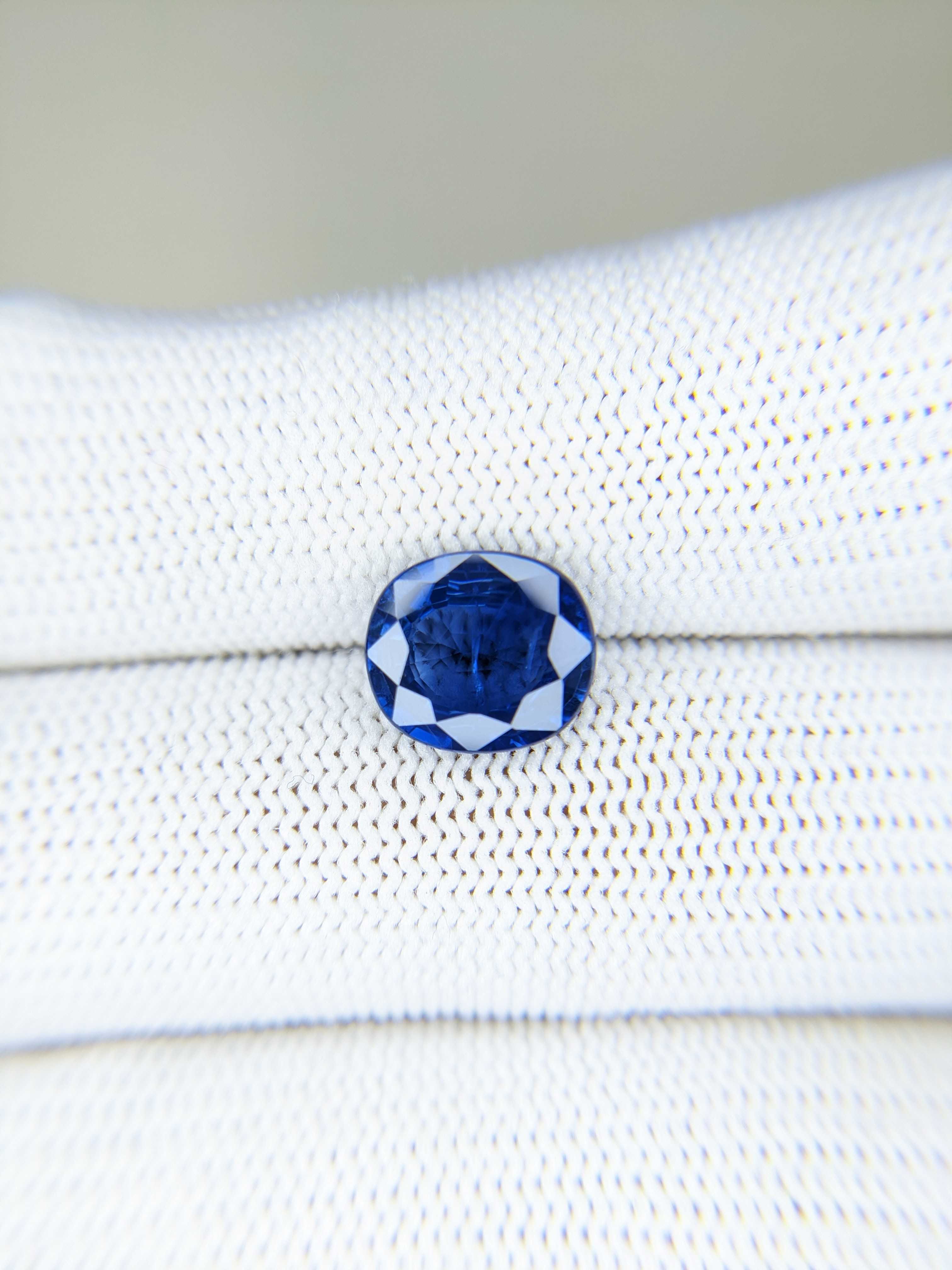Sapphire Cushion: 3.95ct