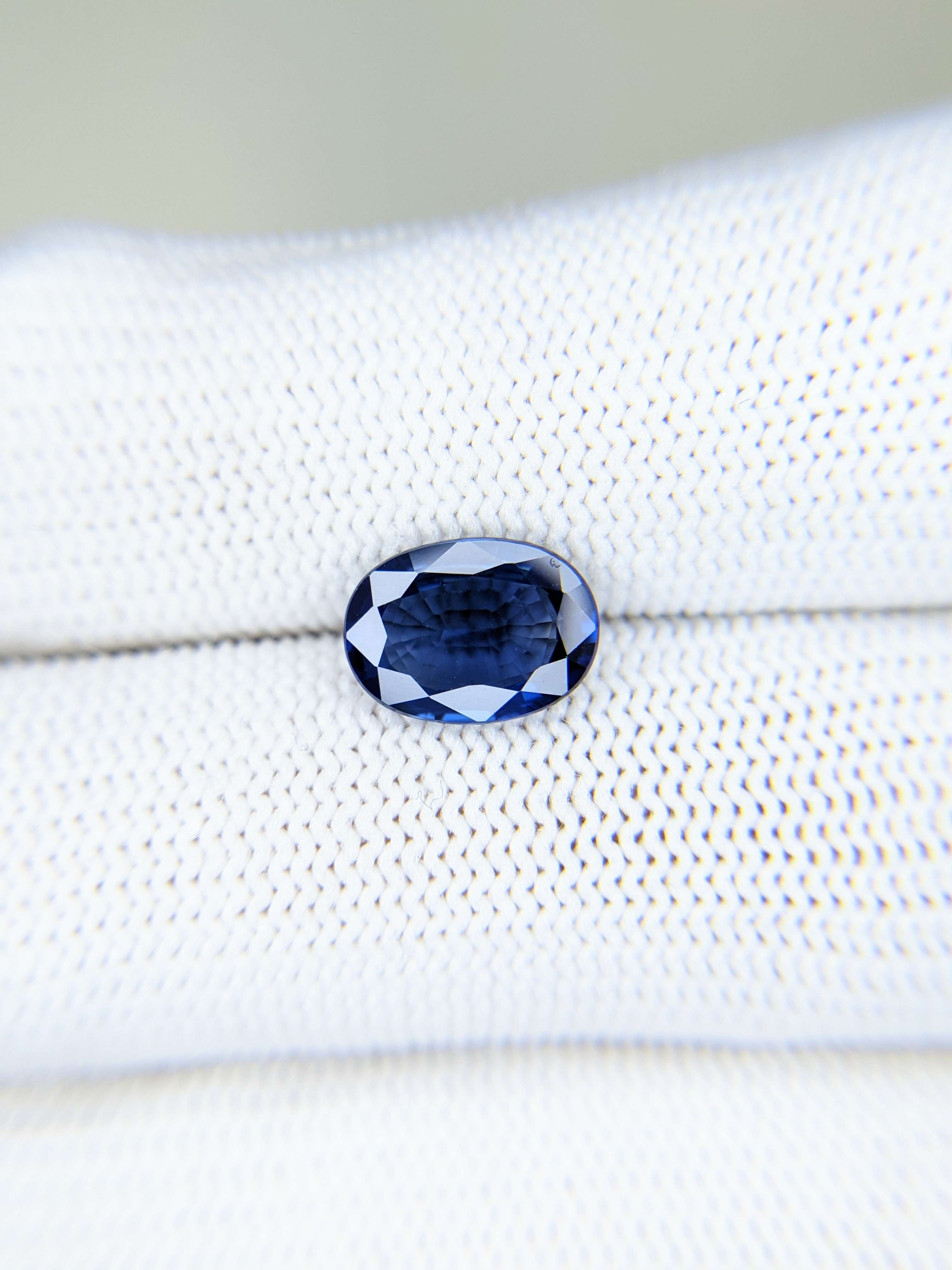 Sapphire Oval: 2.78ct