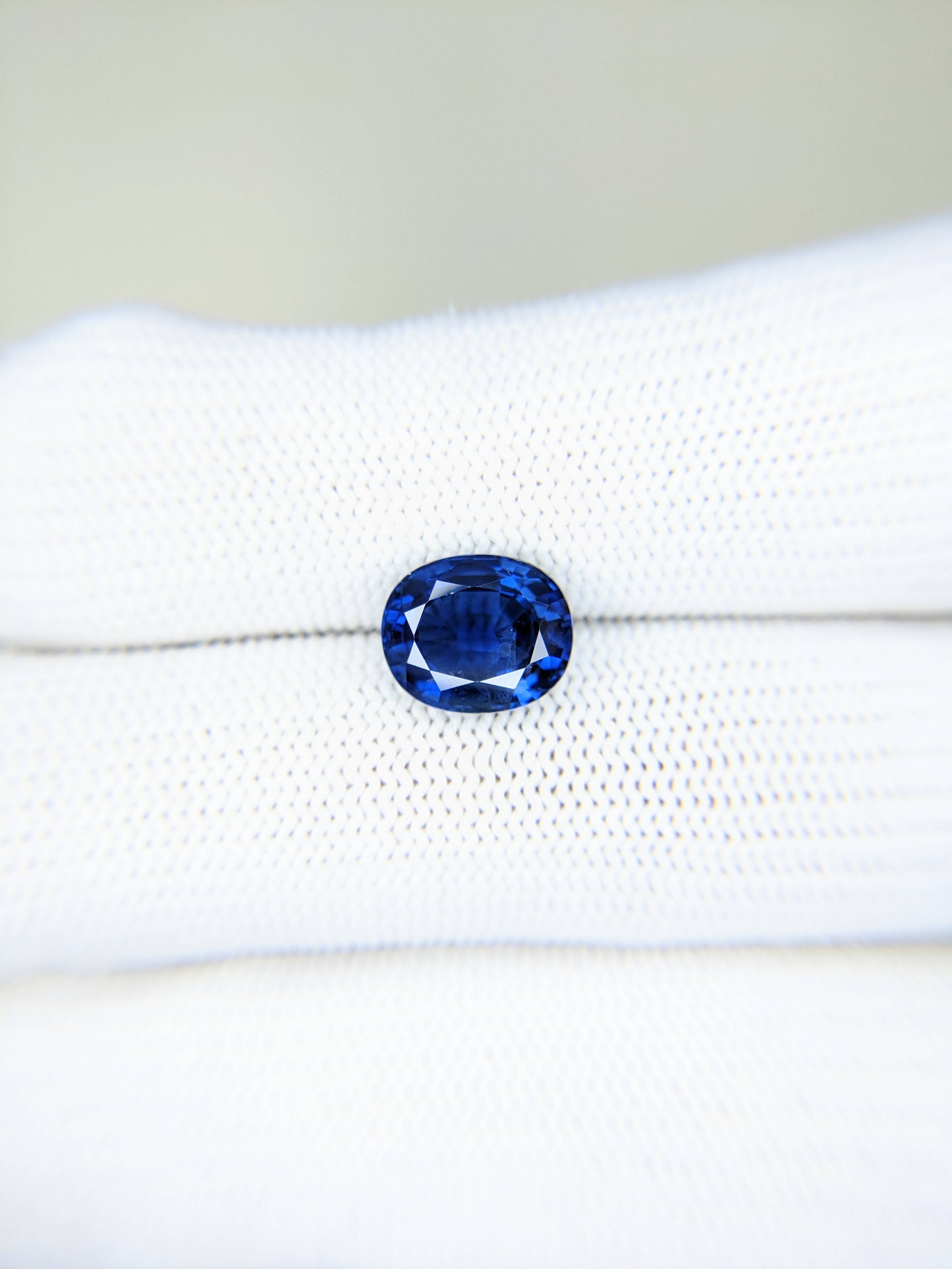 Sapphire Oval: 4.09ct