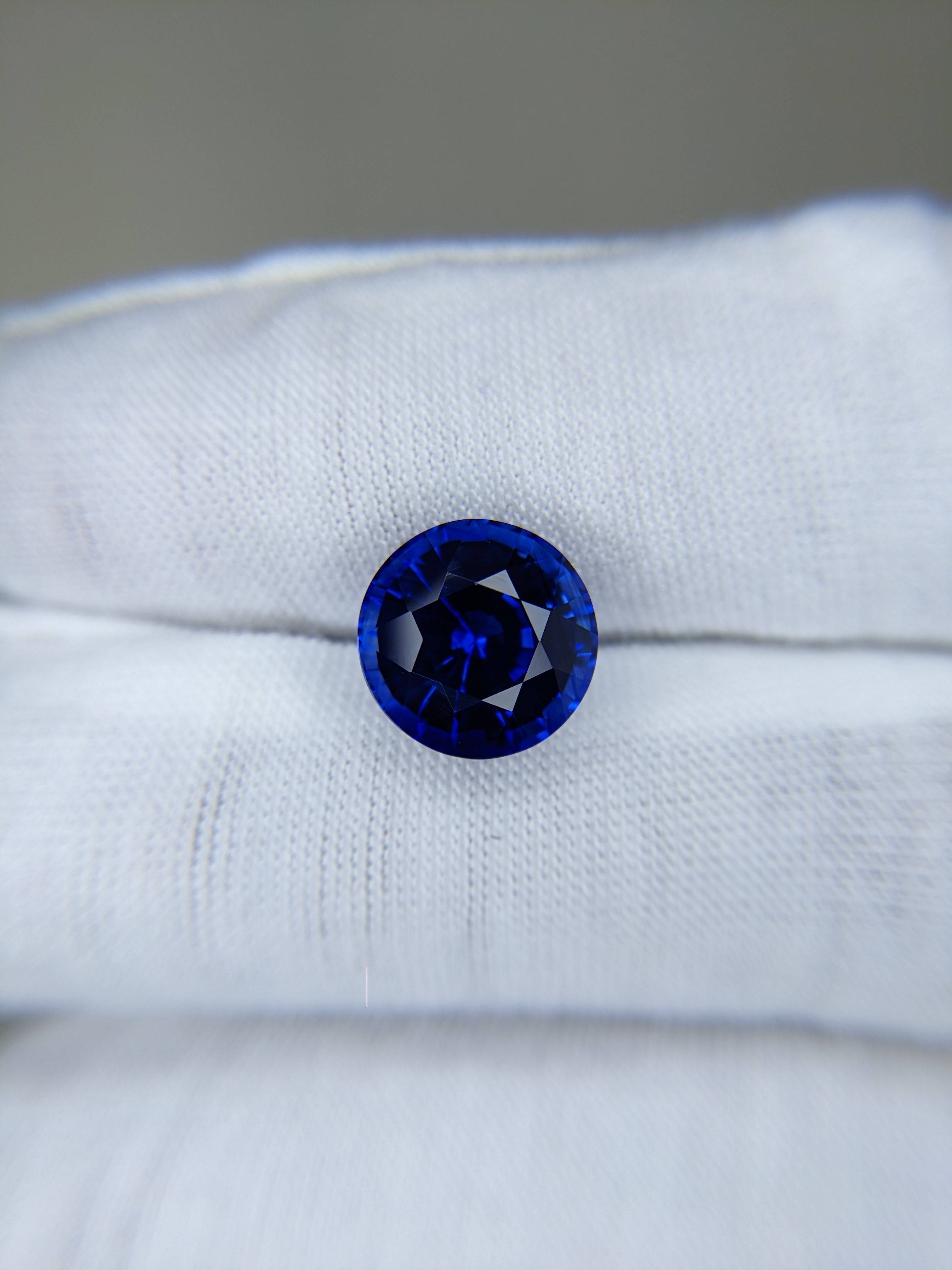 Blue Sapphire Round: 6.41ct