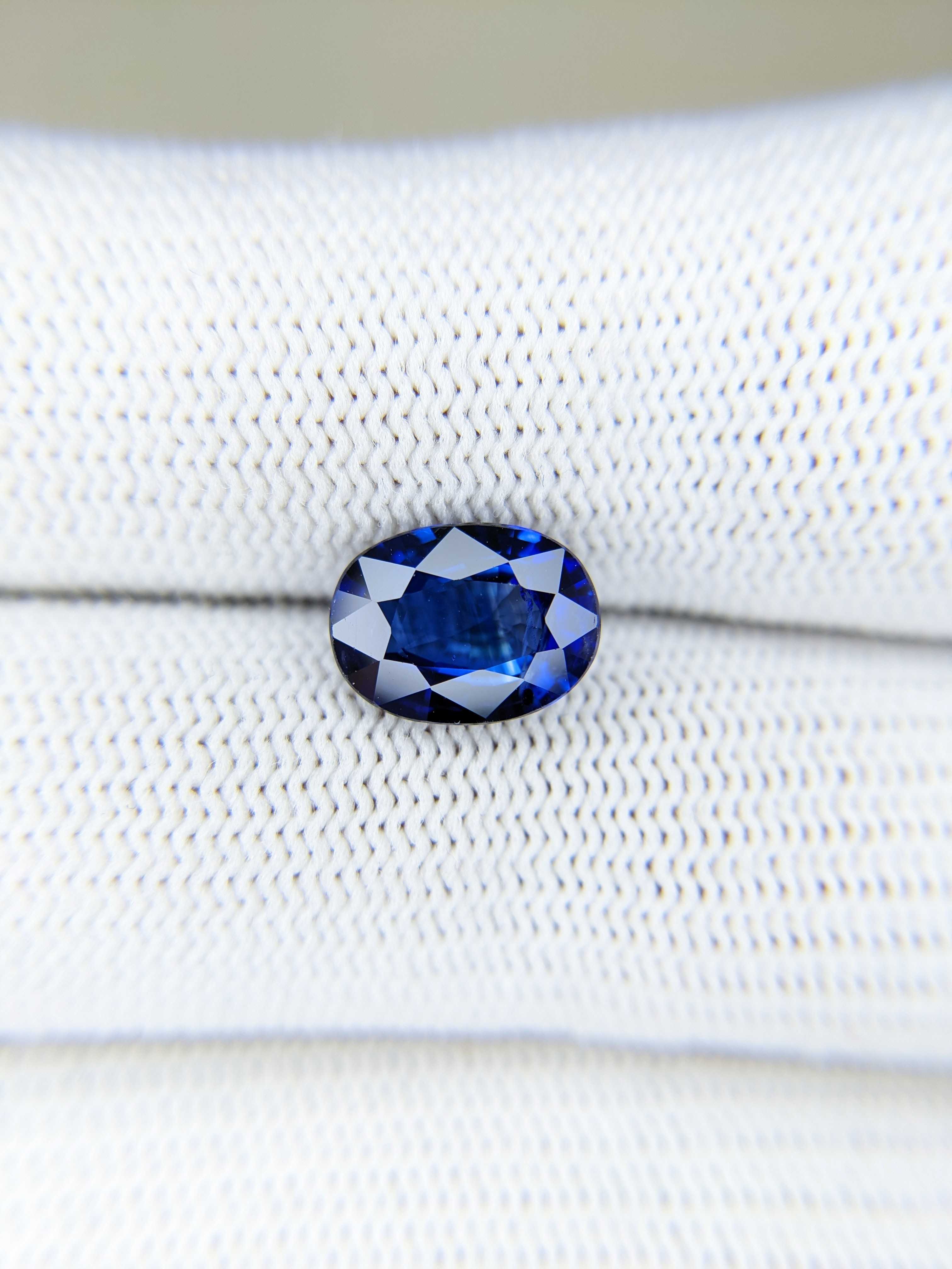 Sapphire Oval: 3.17ct