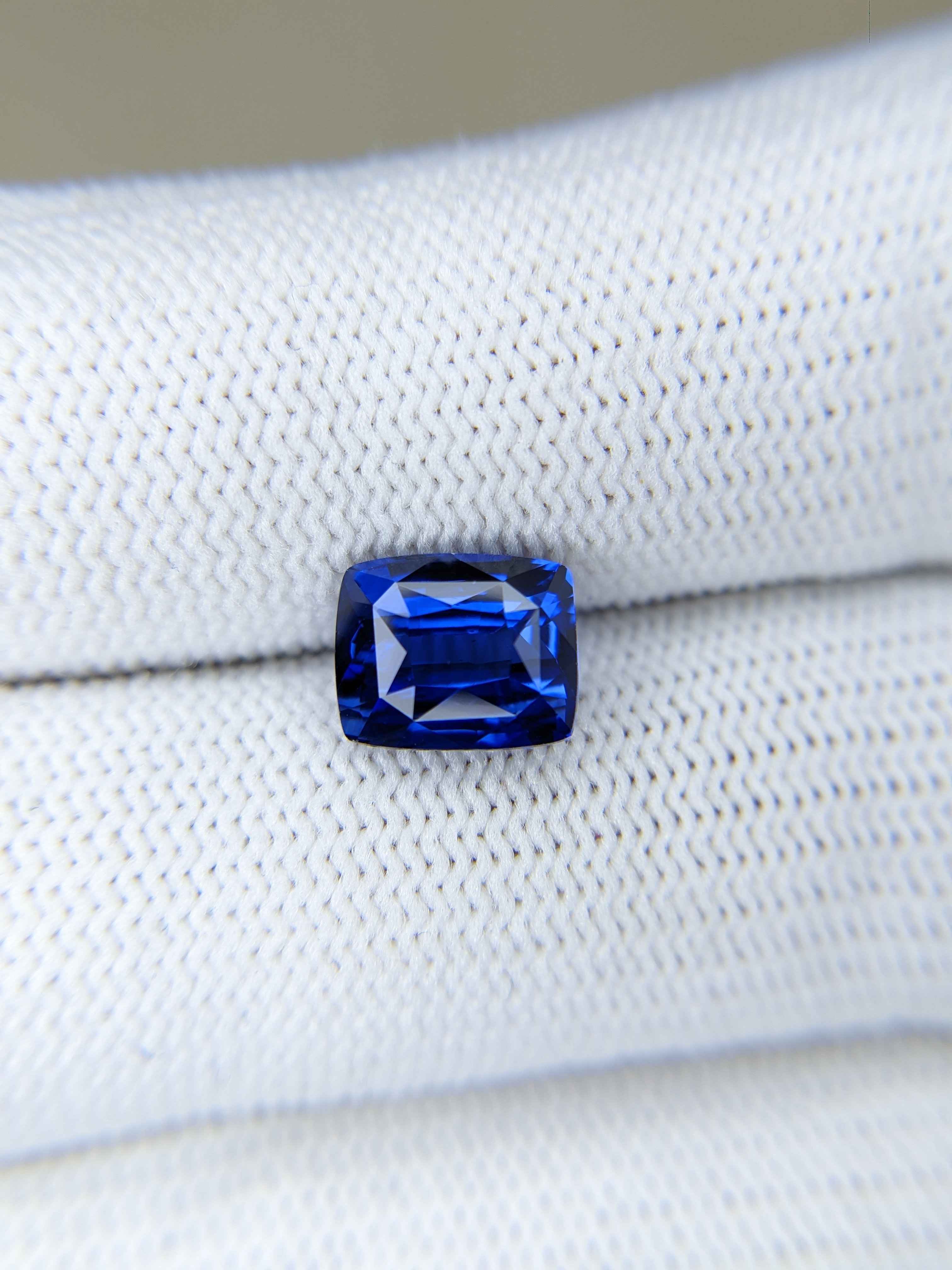 Sapphire Cushion: 3.02ct