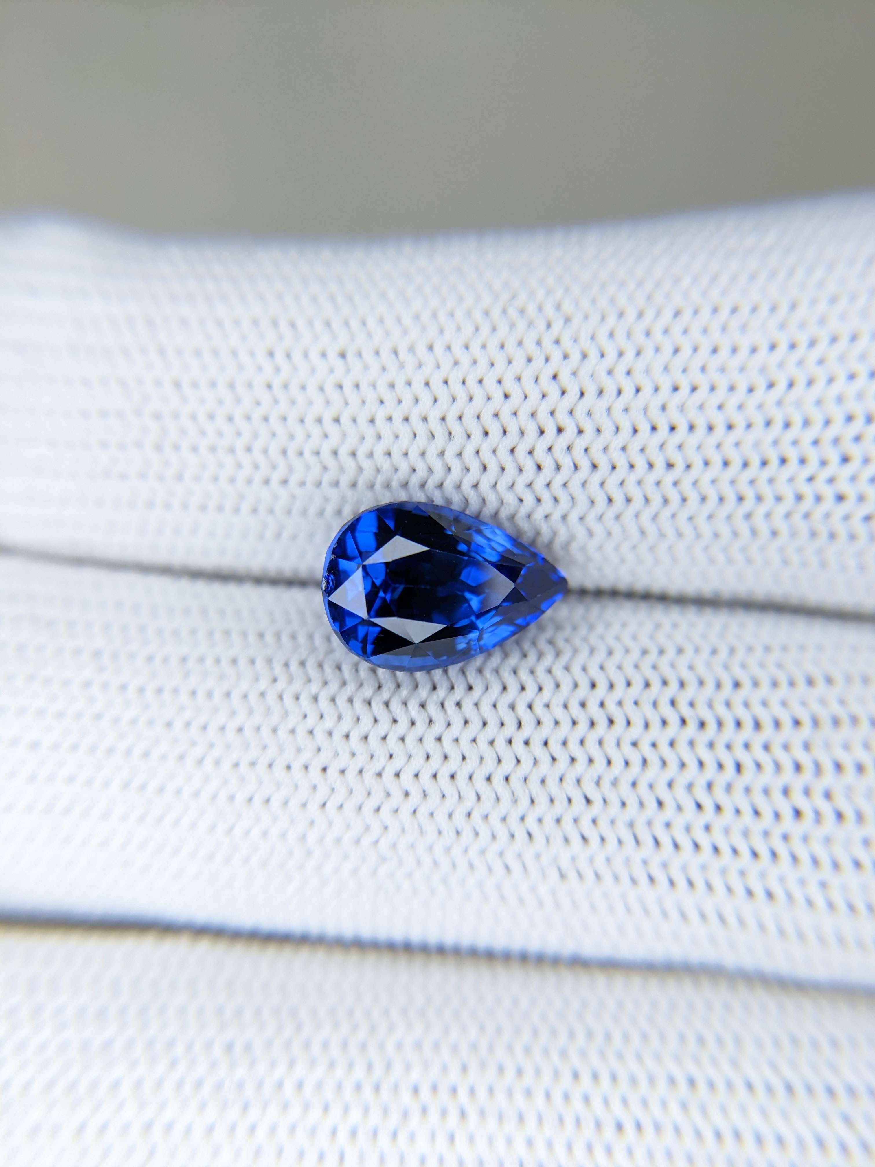 Sapphire Pear: 4.42ct
