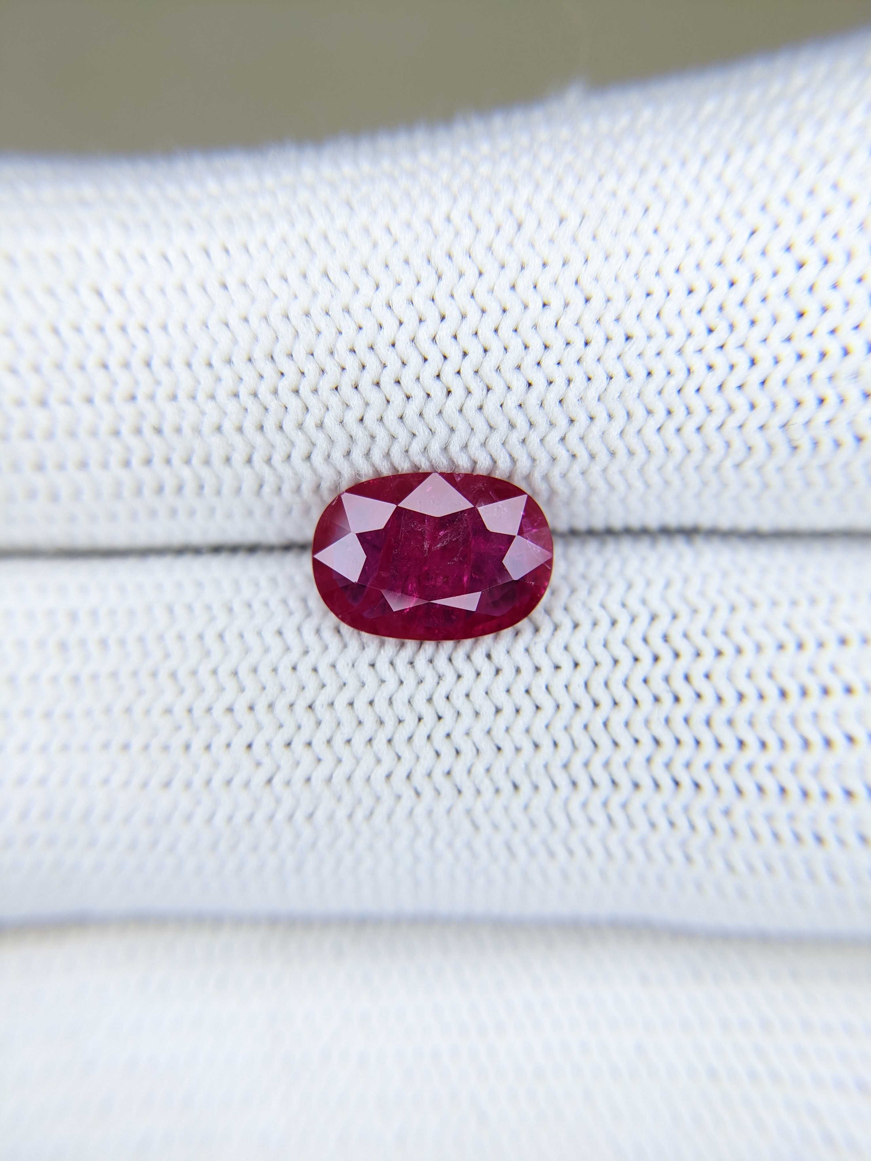 RUBY Oval: 2.05ct